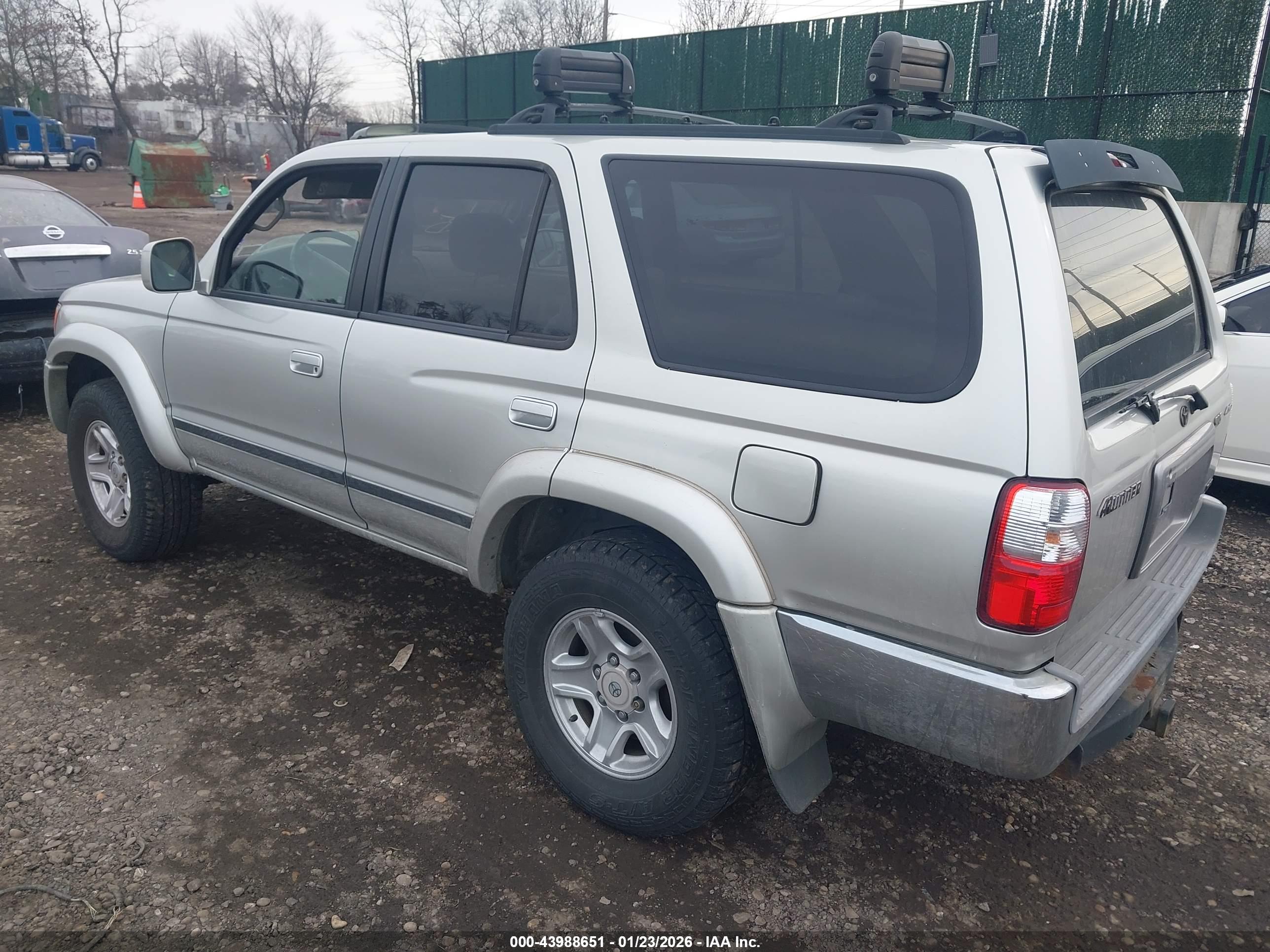 TOYOTA 4RUNNER image 3
