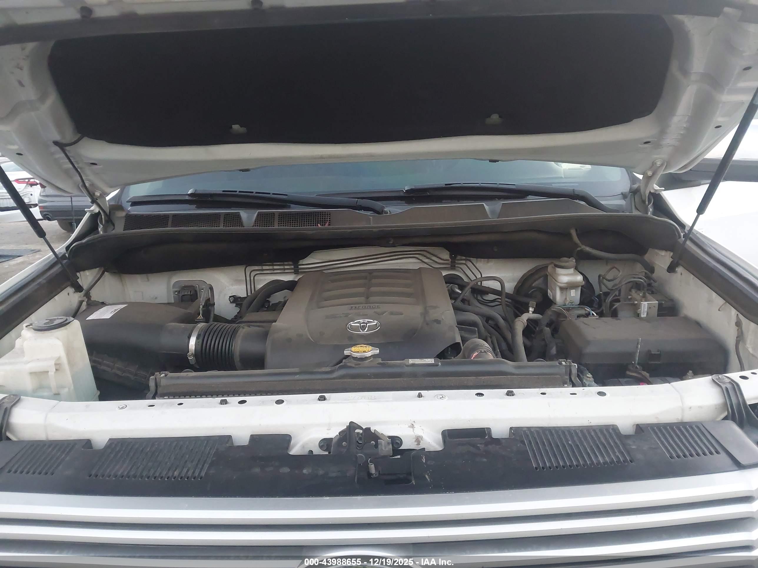 TOYOTA TUNDRA image 10