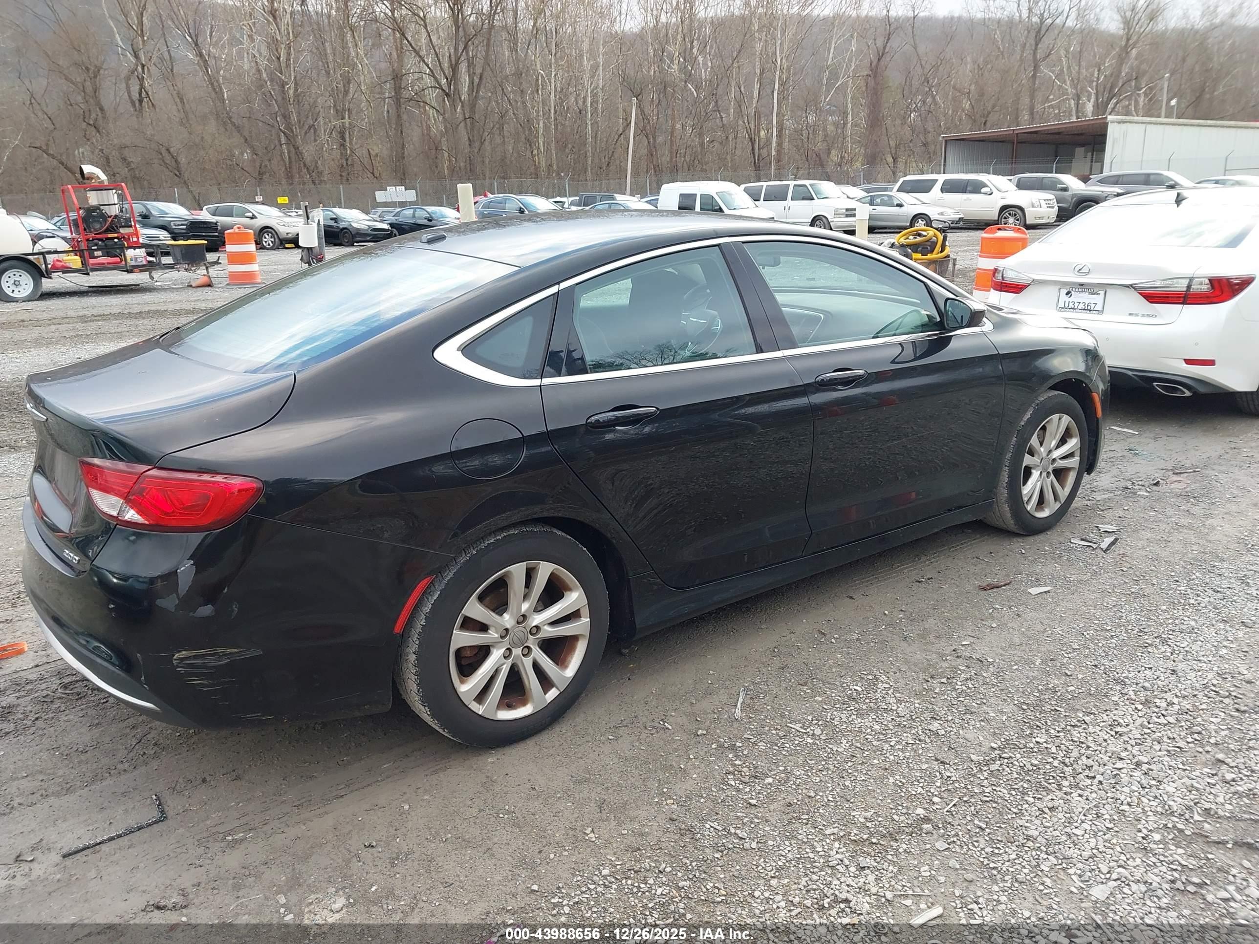 CHRYSLER 200 image 4