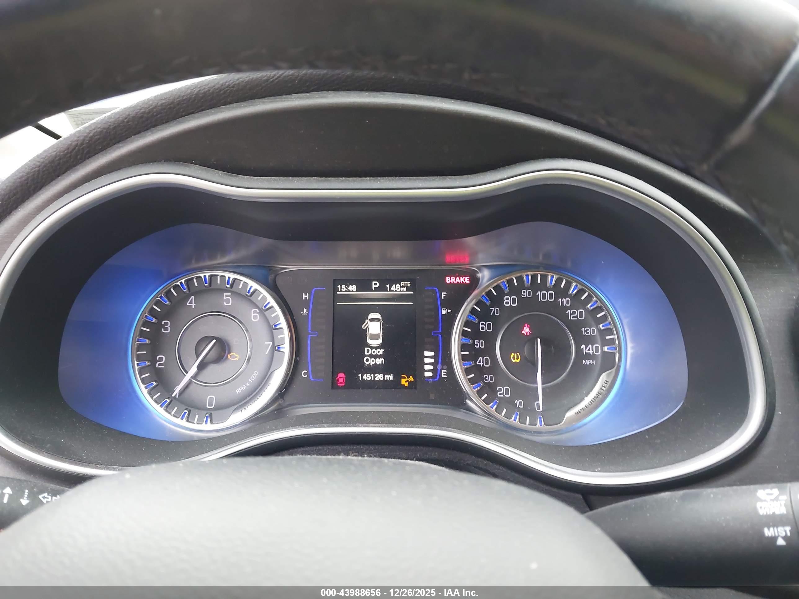 CHRYSLER 200 image 7