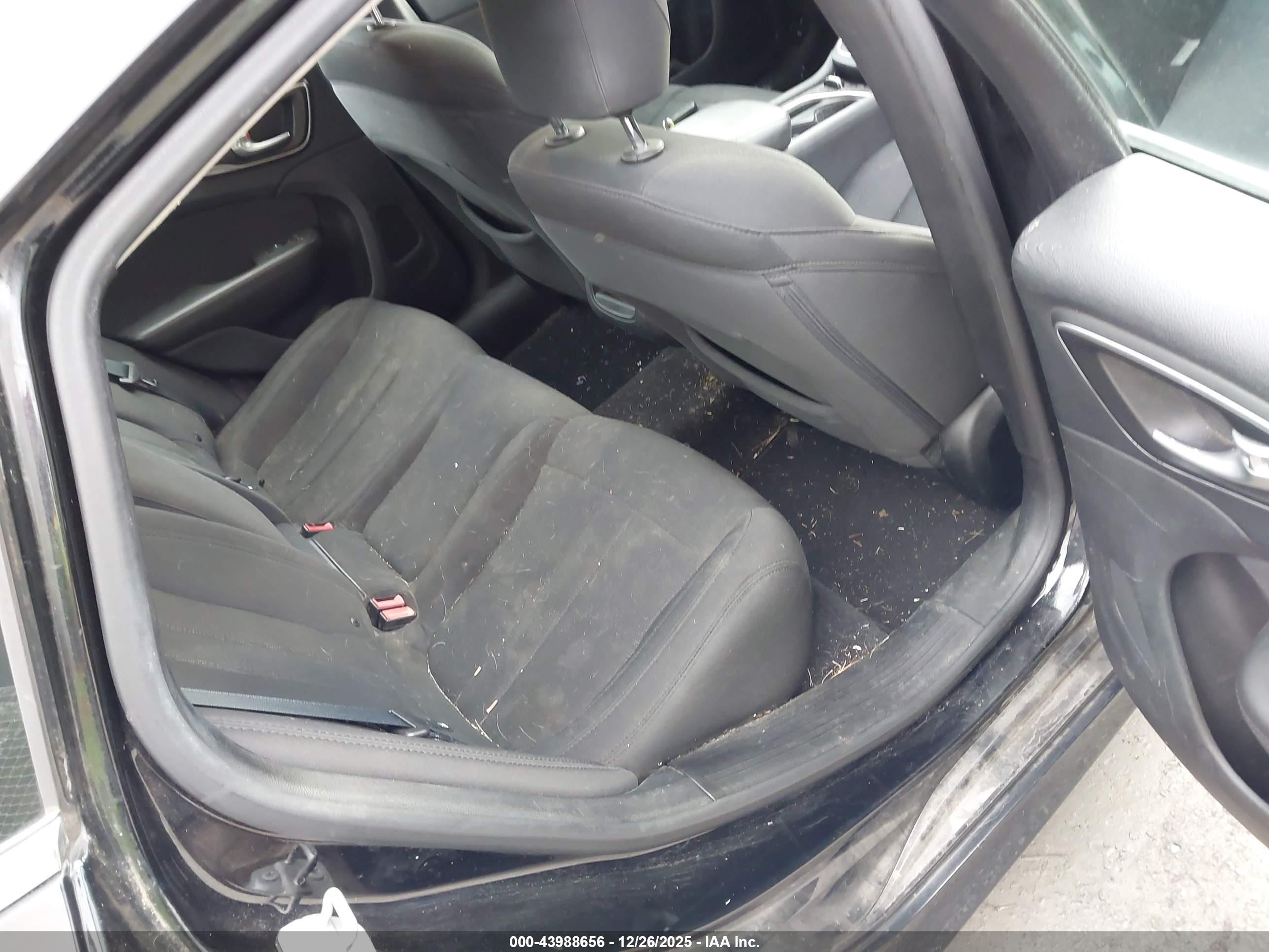 CHRYSLER 200 image 8
