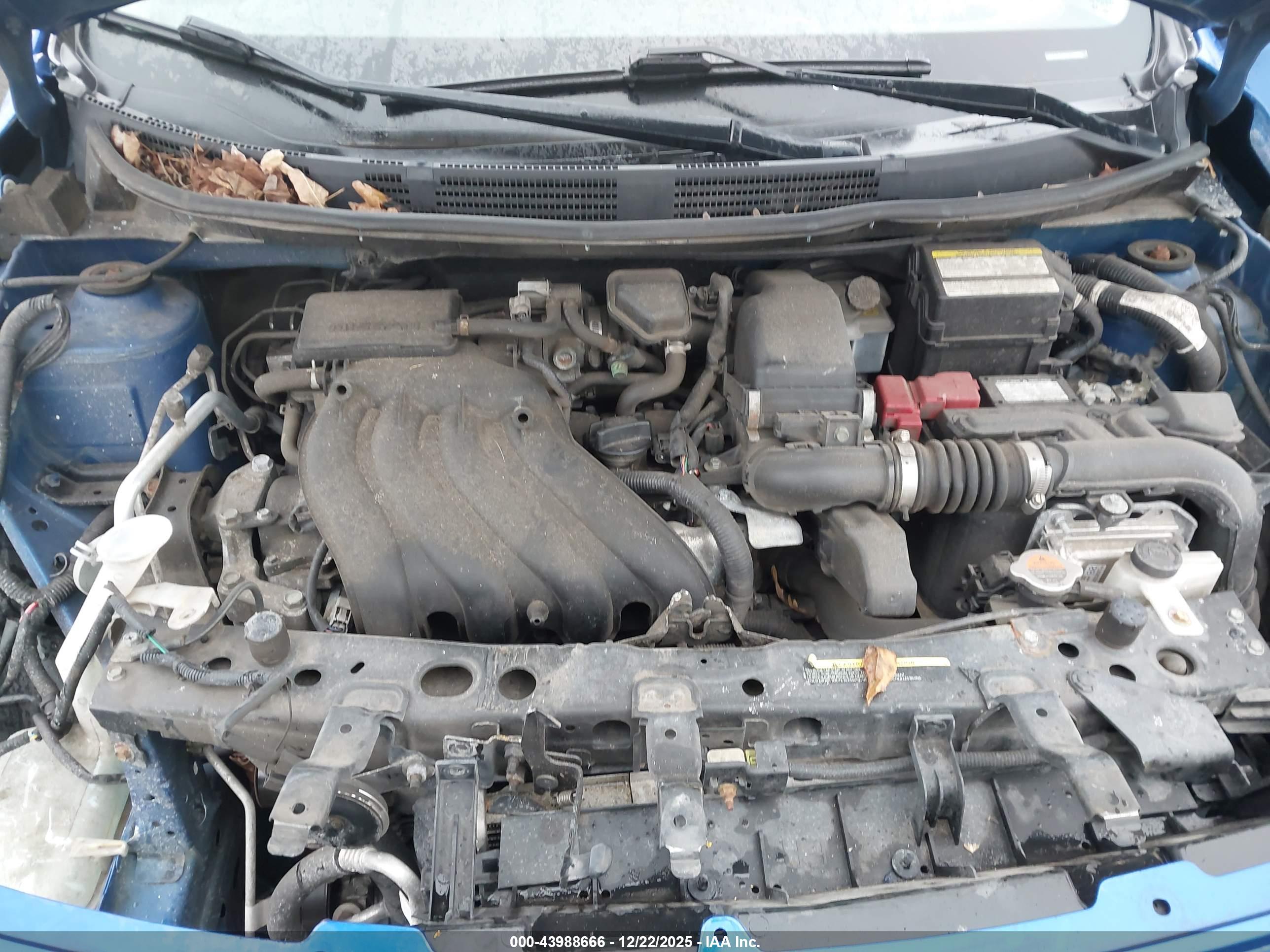 NISSAN VERSA image 10