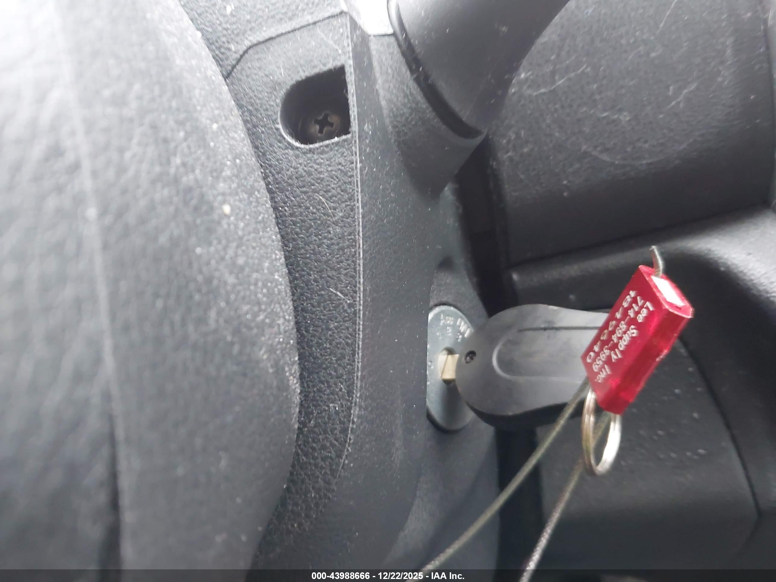 NISSAN VERSA image 11