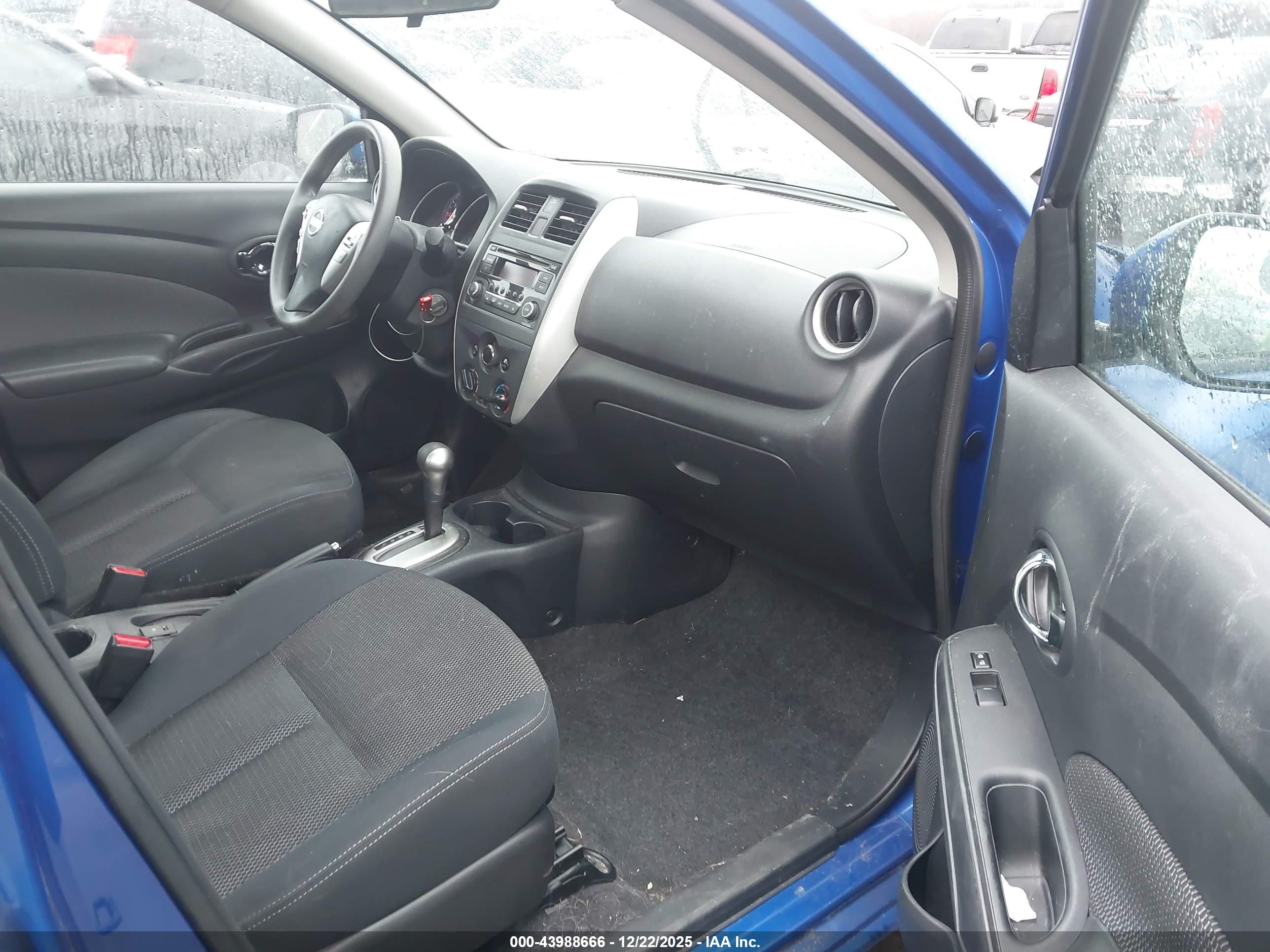 NISSAN VERSA image 5