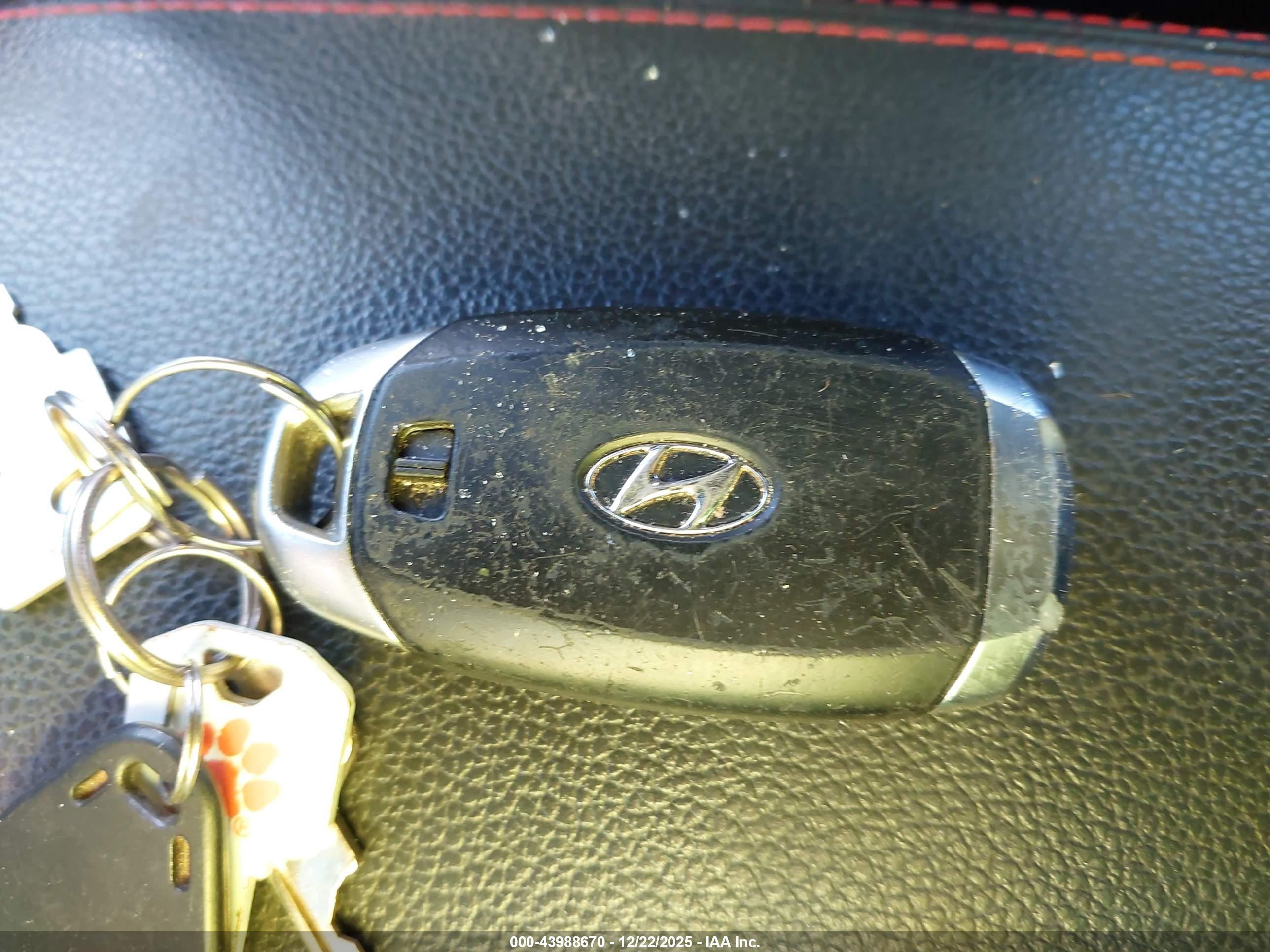 HYUNDAI ELANTRA image 11