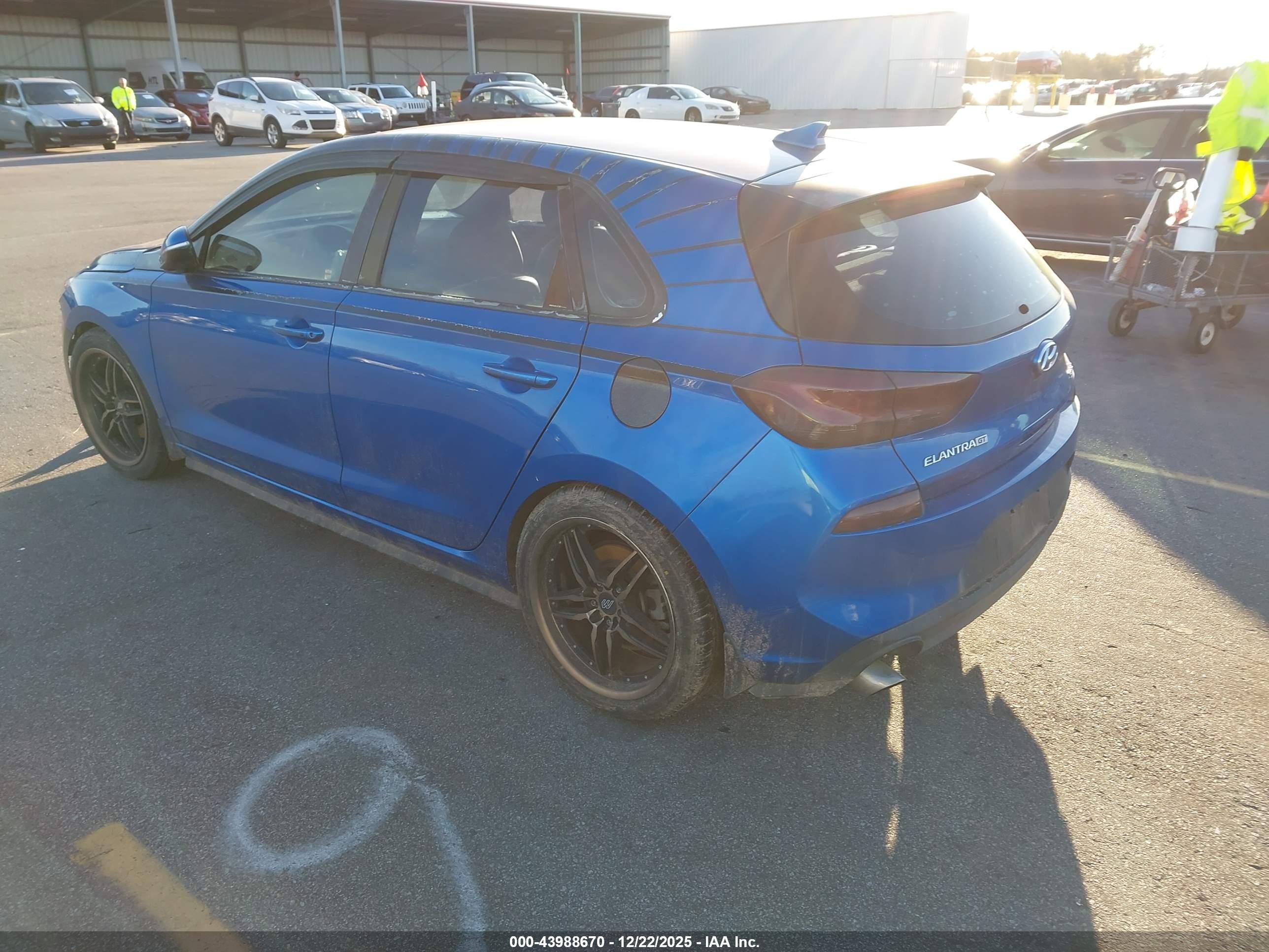 HYUNDAI ELANTRA image 3