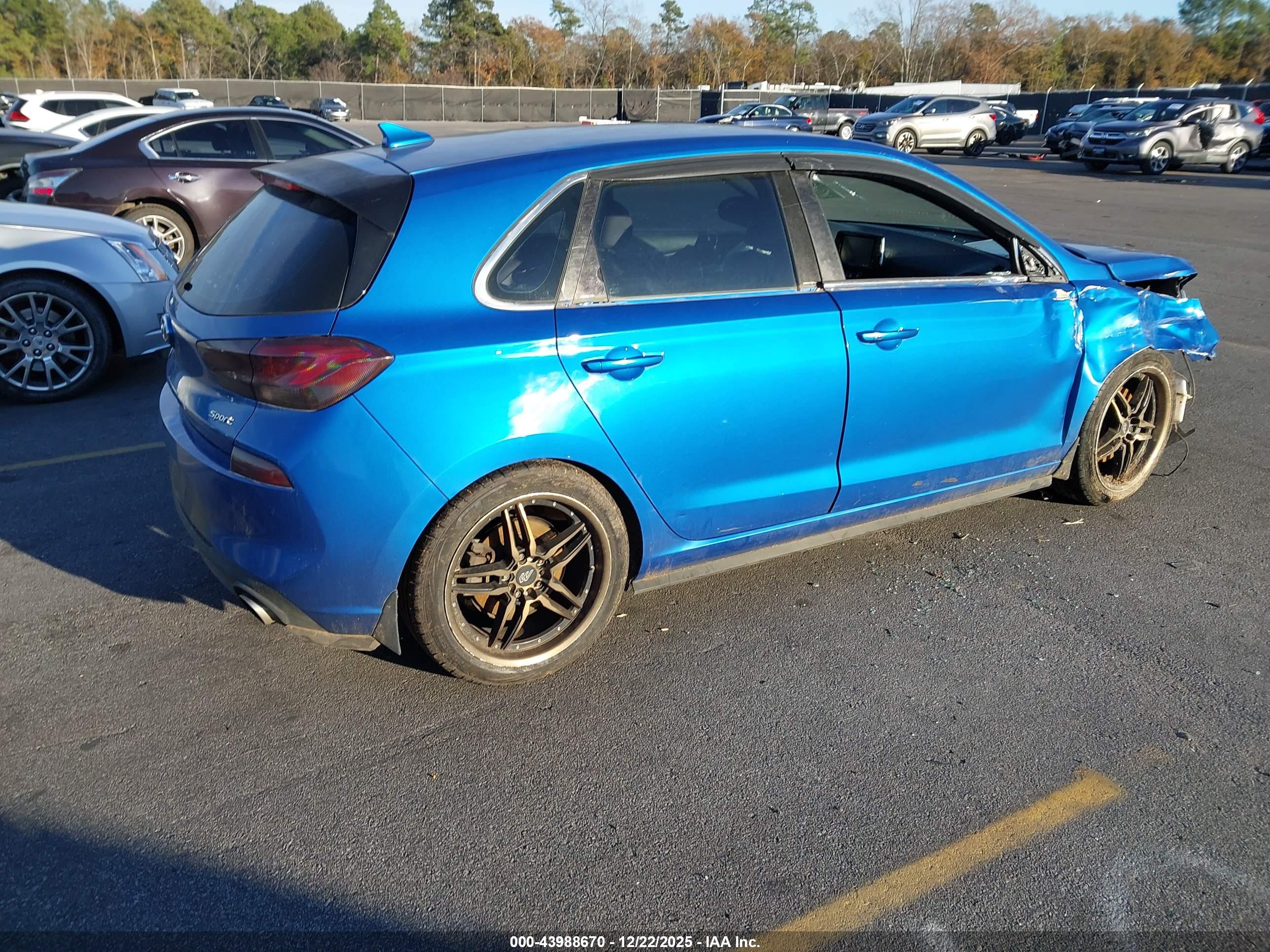 HYUNDAI ELANTRA image 4