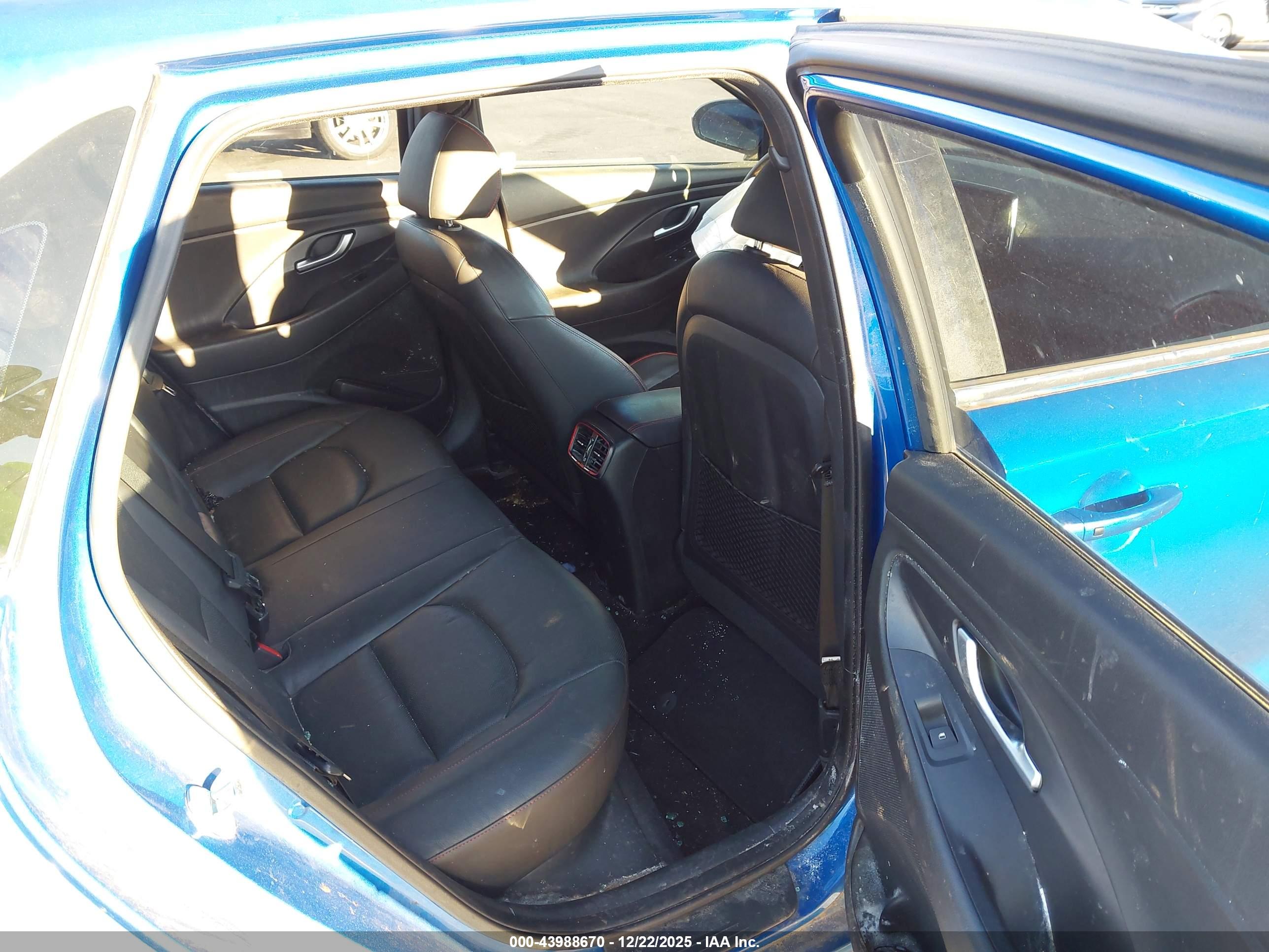 HYUNDAI ELANTRA image 8