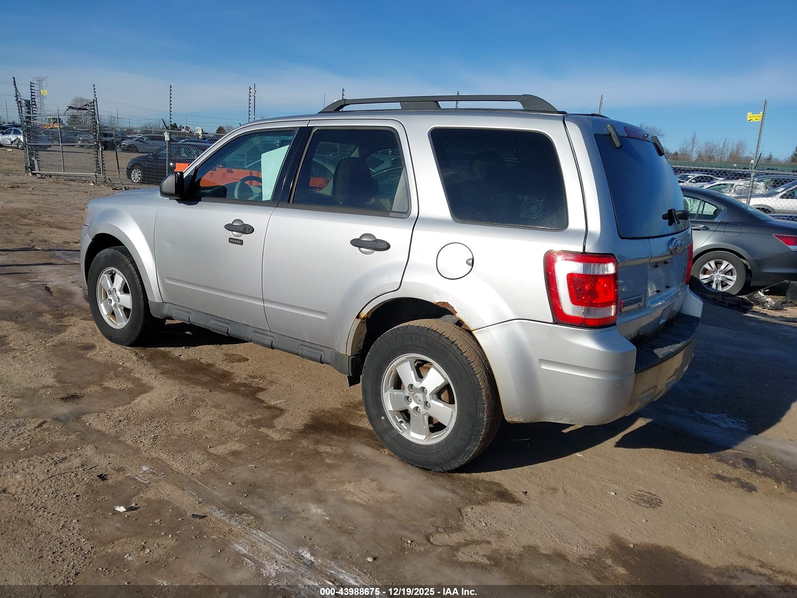 FORD ESCAPE image 3
