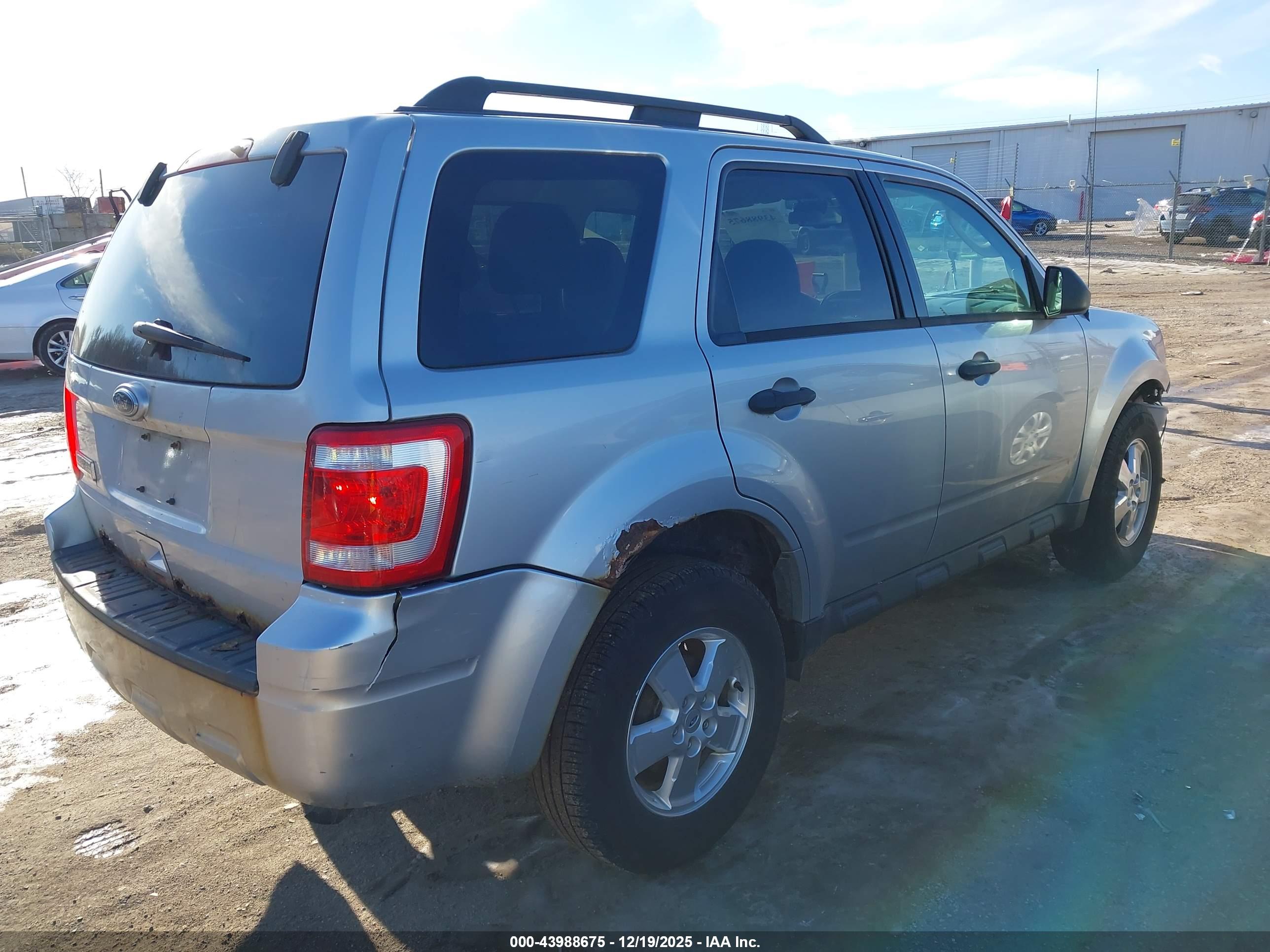 FORD ESCAPE image 4
