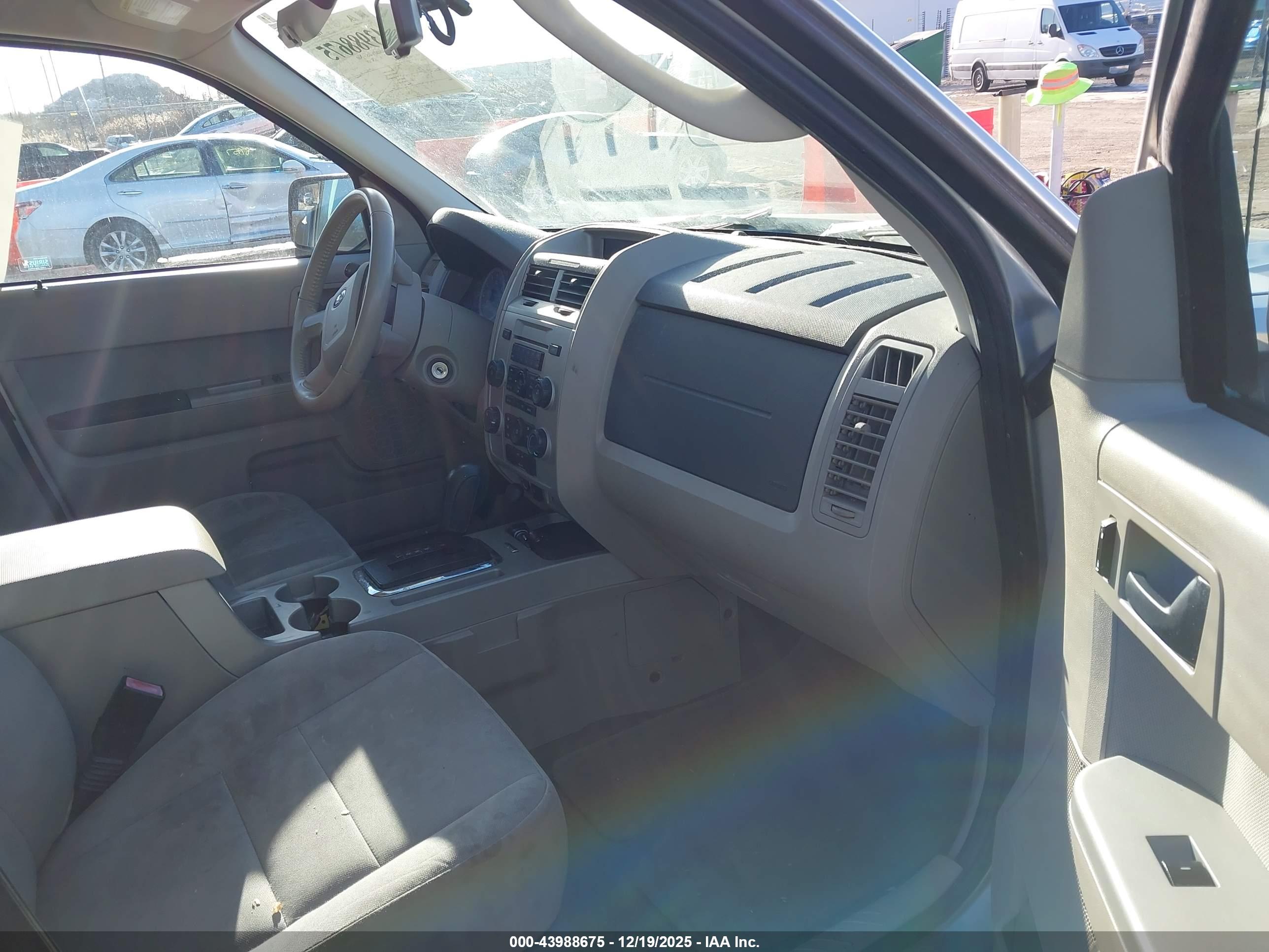 FORD ESCAPE image 5