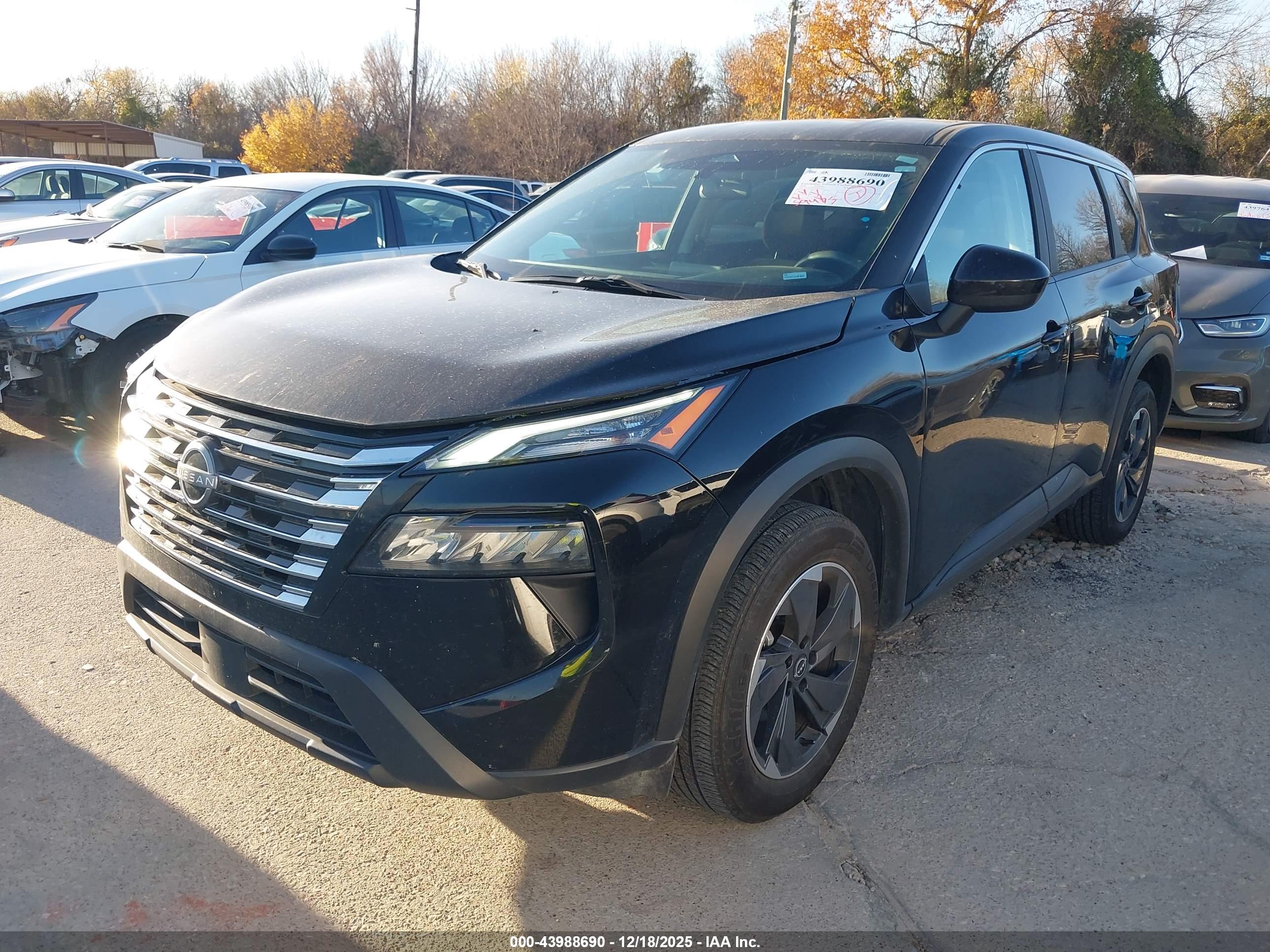 NISSAN ROGUE image 2
