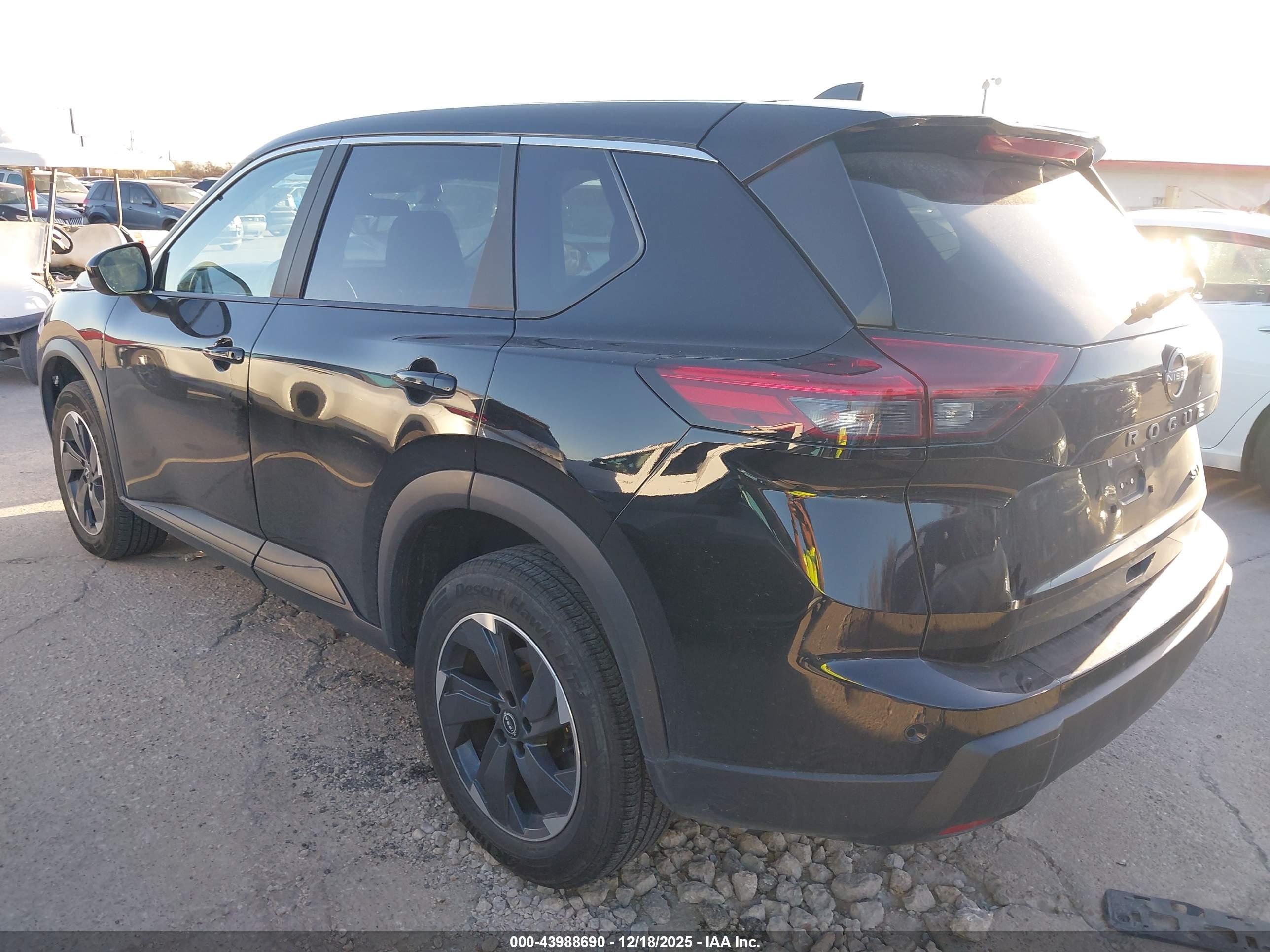 NISSAN ROGUE image 3