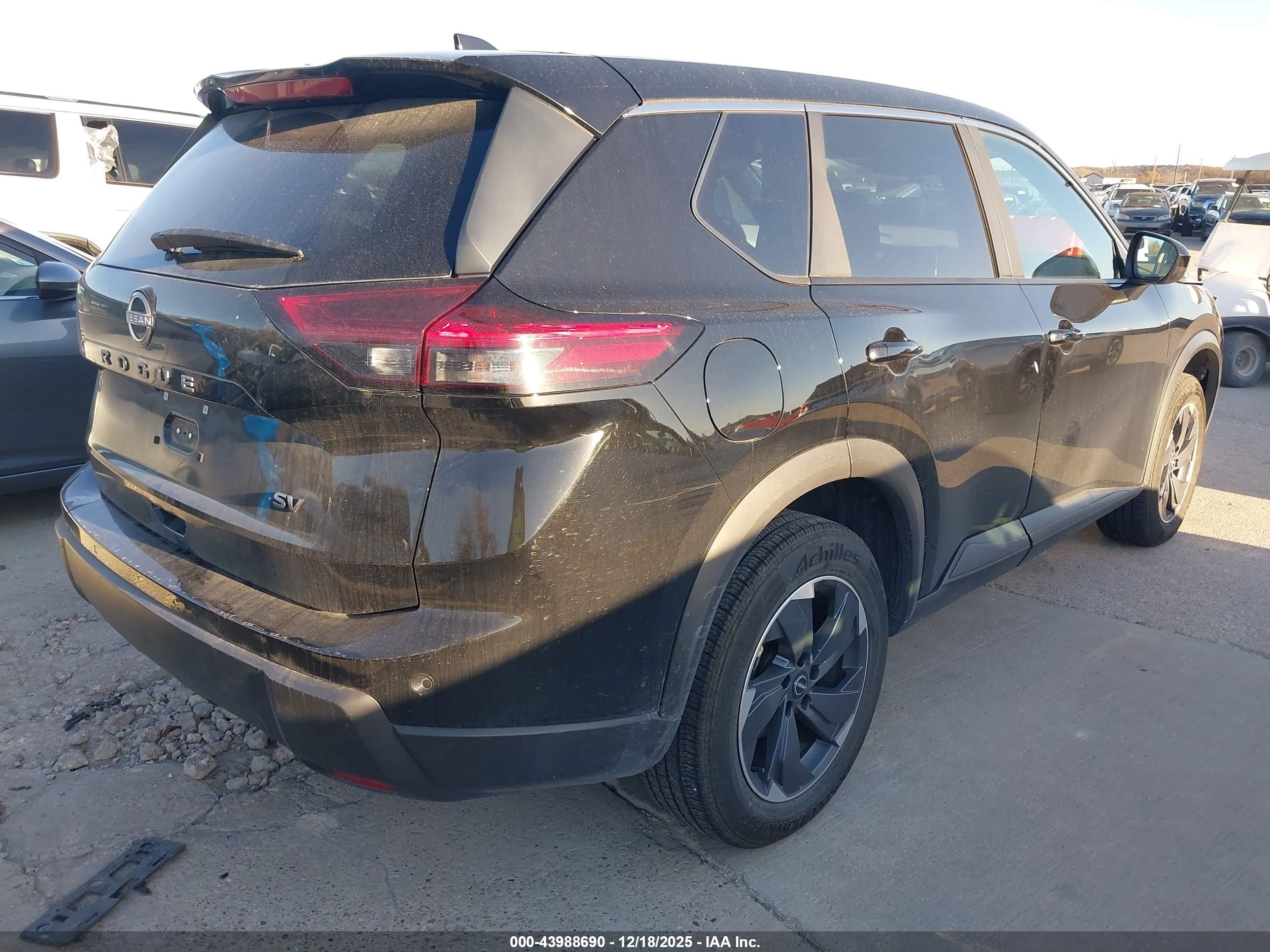 NISSAN ROGUE image 4