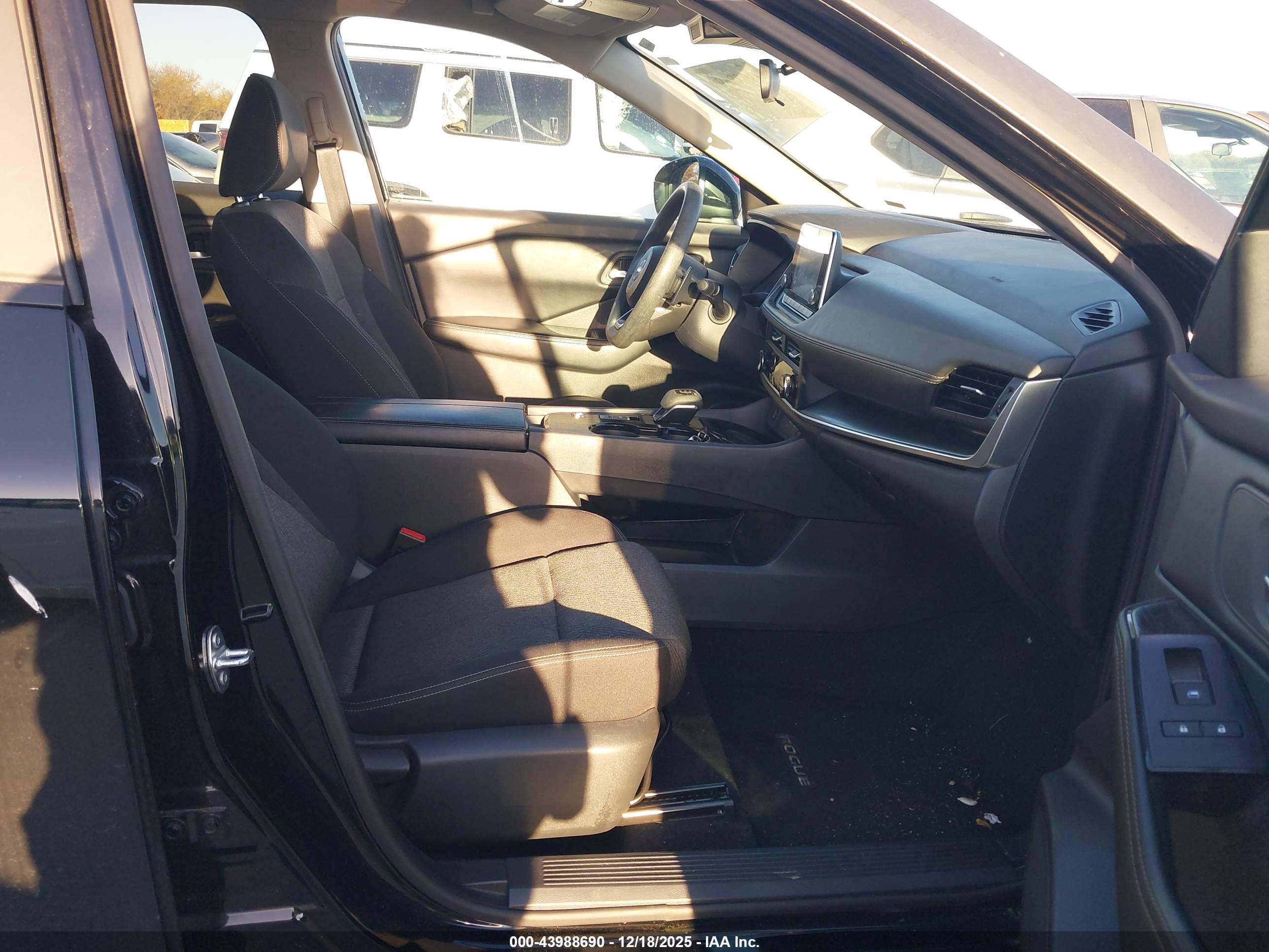 NISSAN ROGUE image 5