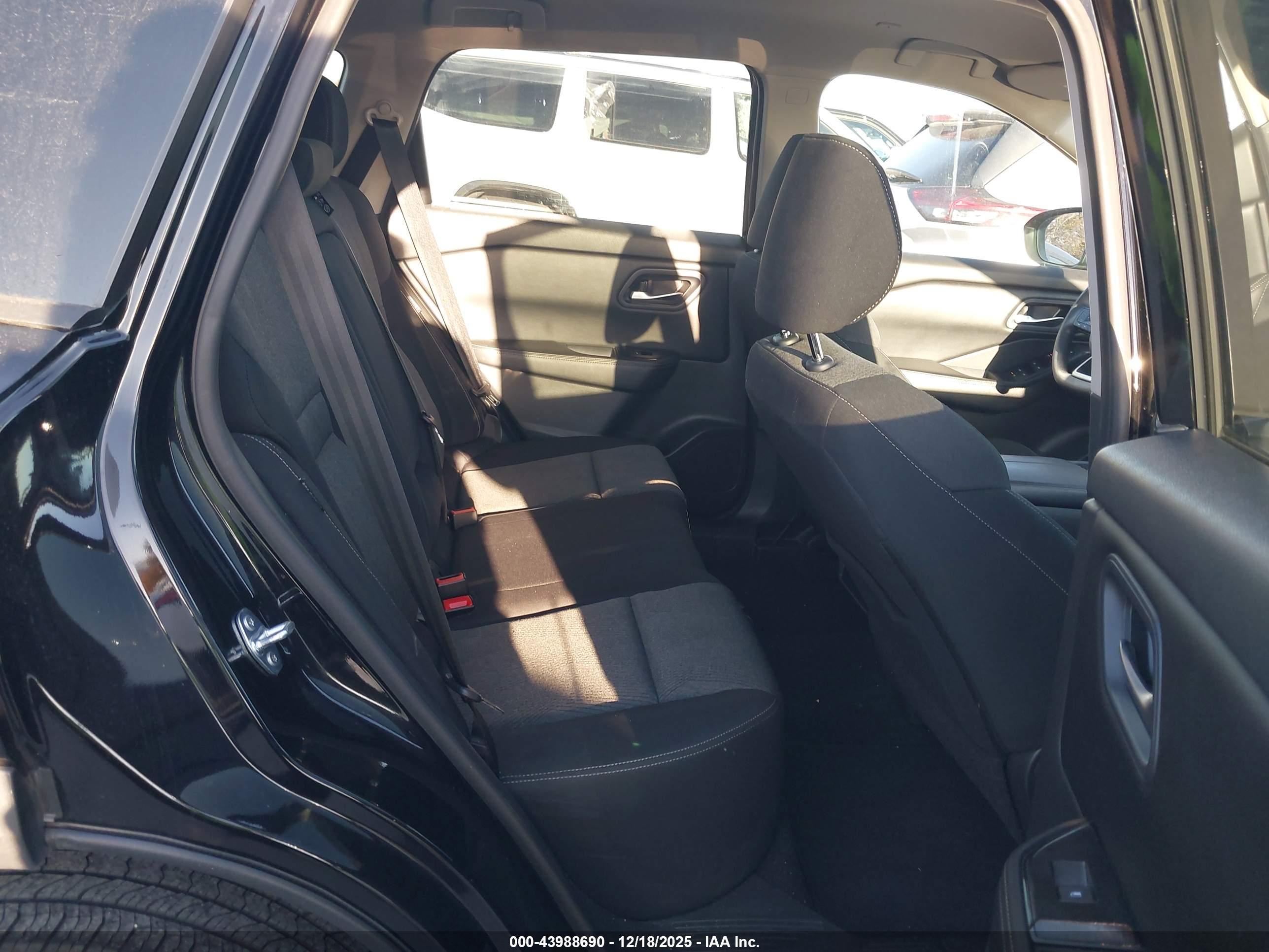 NISSAN ROGUE image 8