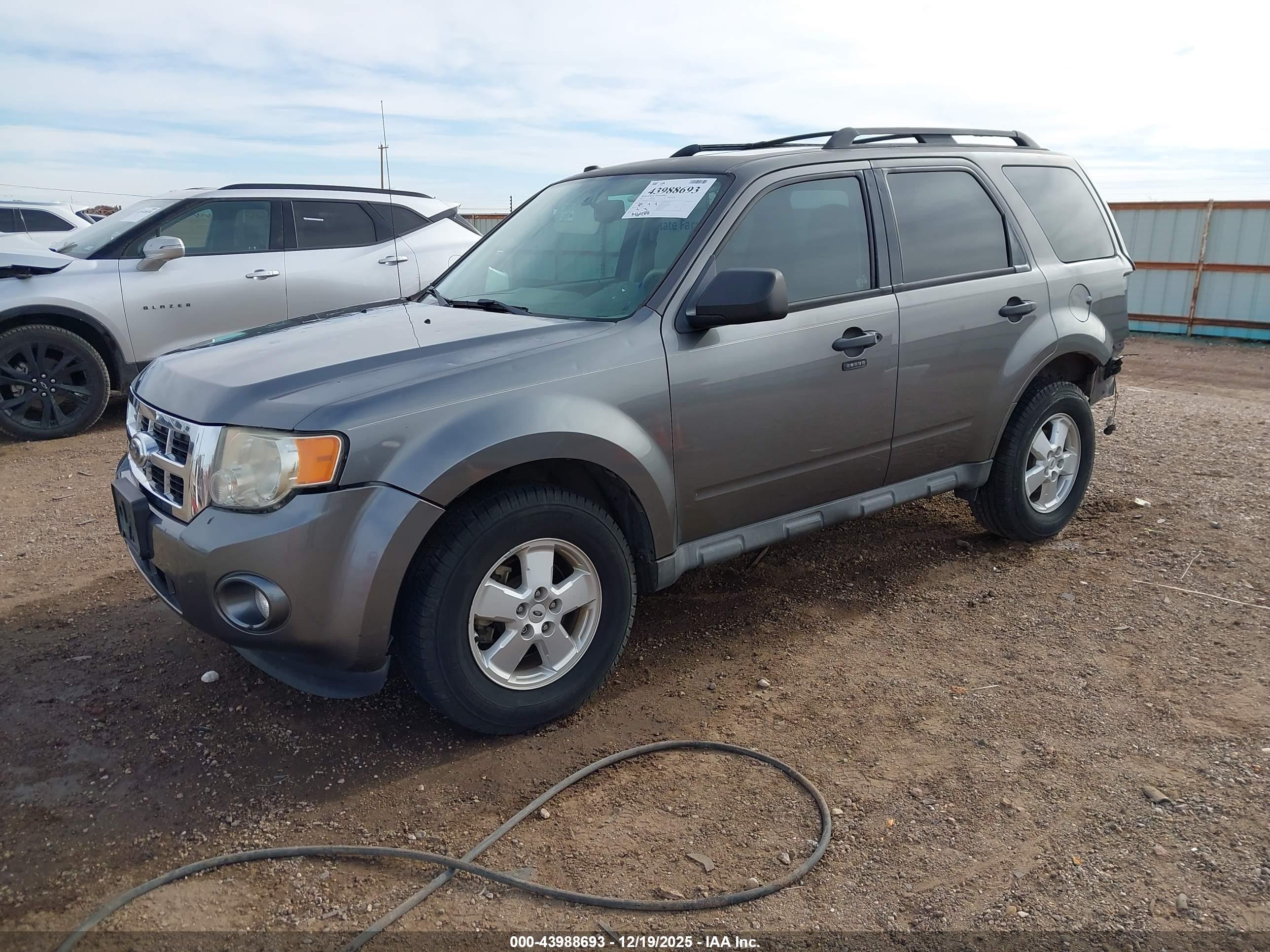 FORD ESCAPE image 2