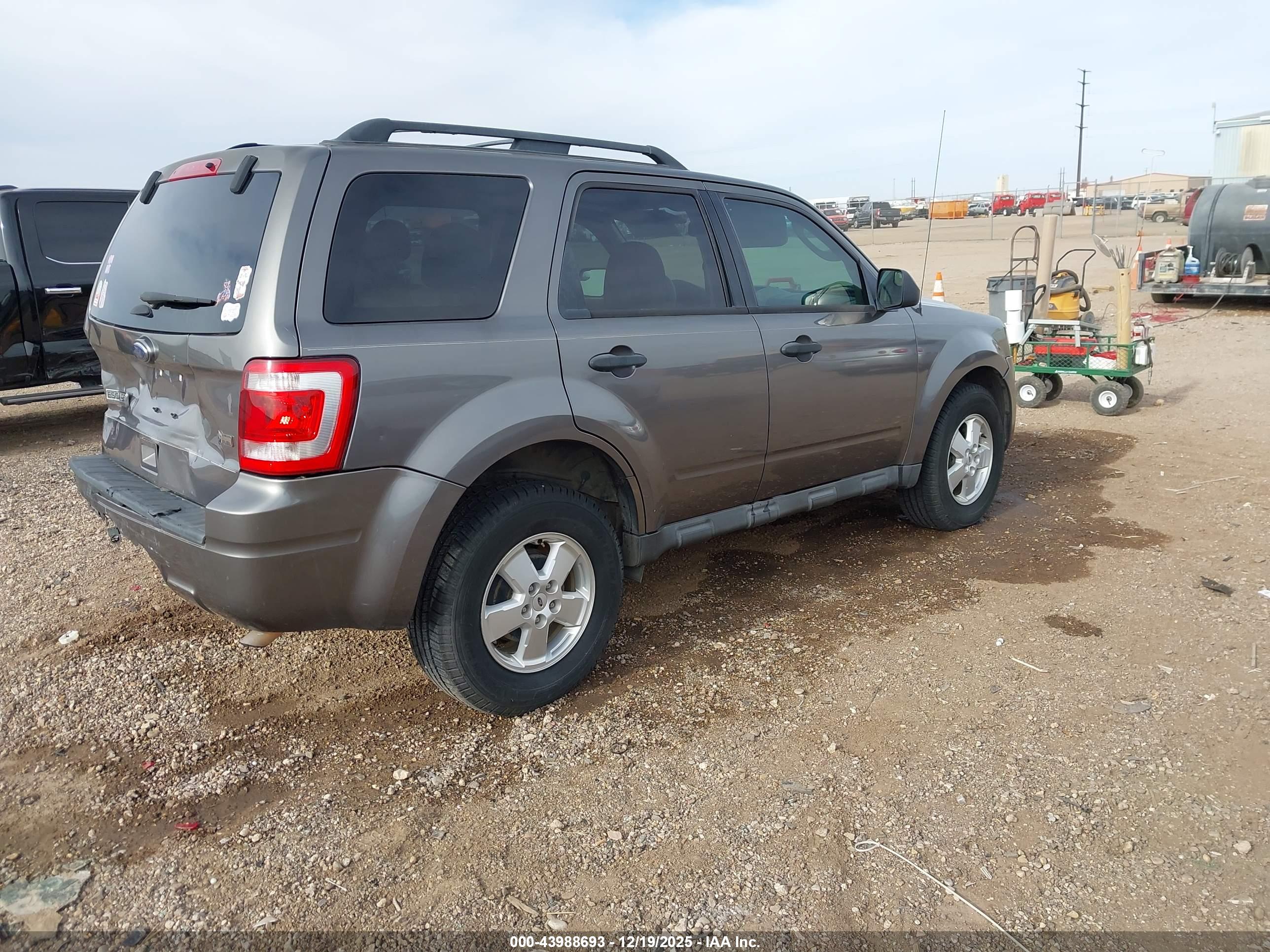 FORD ESCAPE image 4