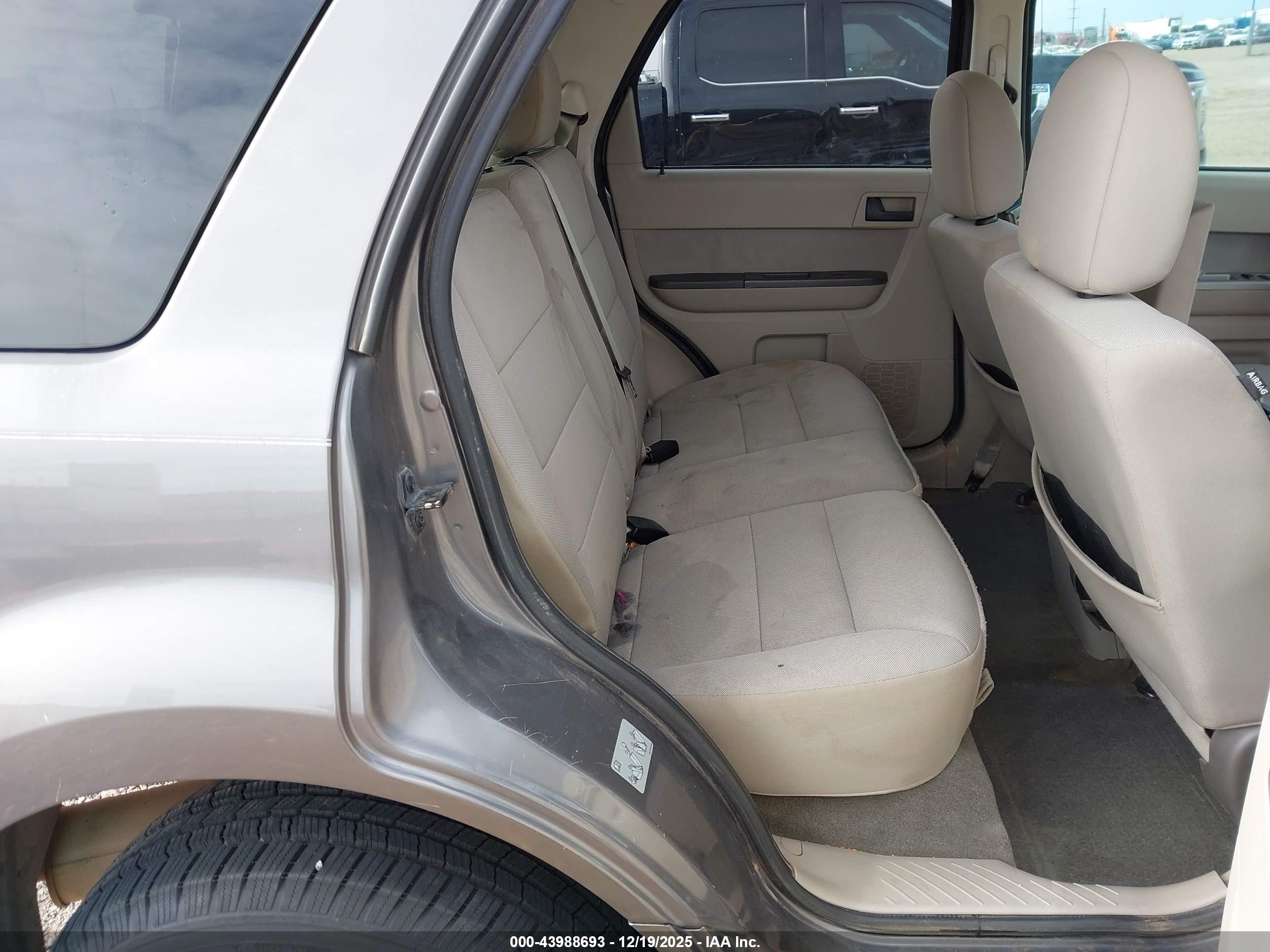 FORD ESCAPE image 8