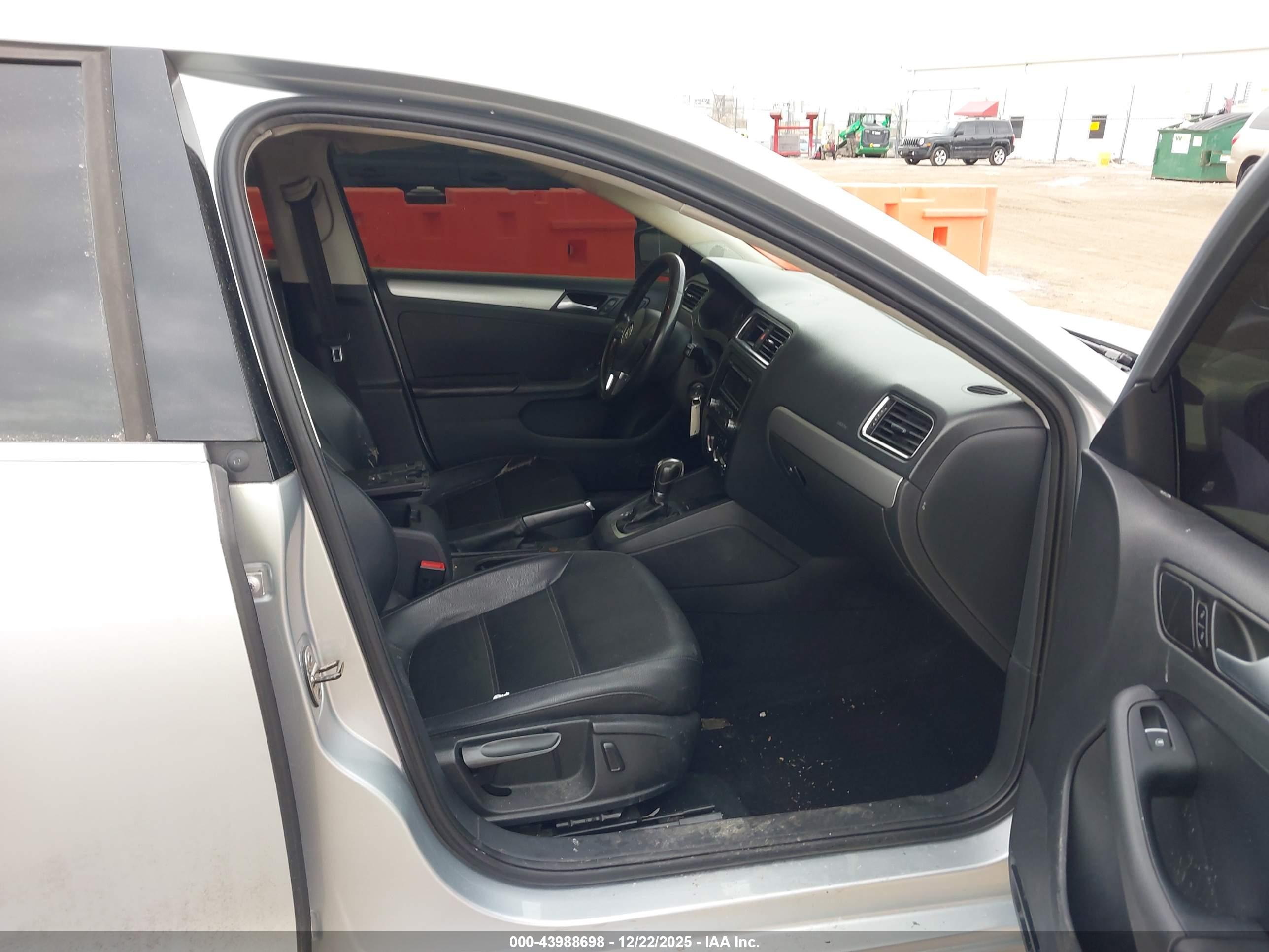 VOLKSWAGEN JETTA image 5