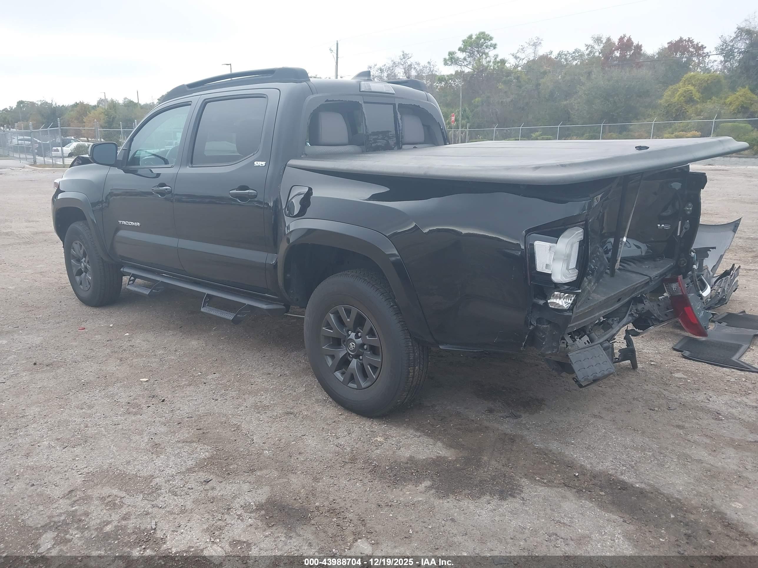 TOYOTA TACOMA image 3