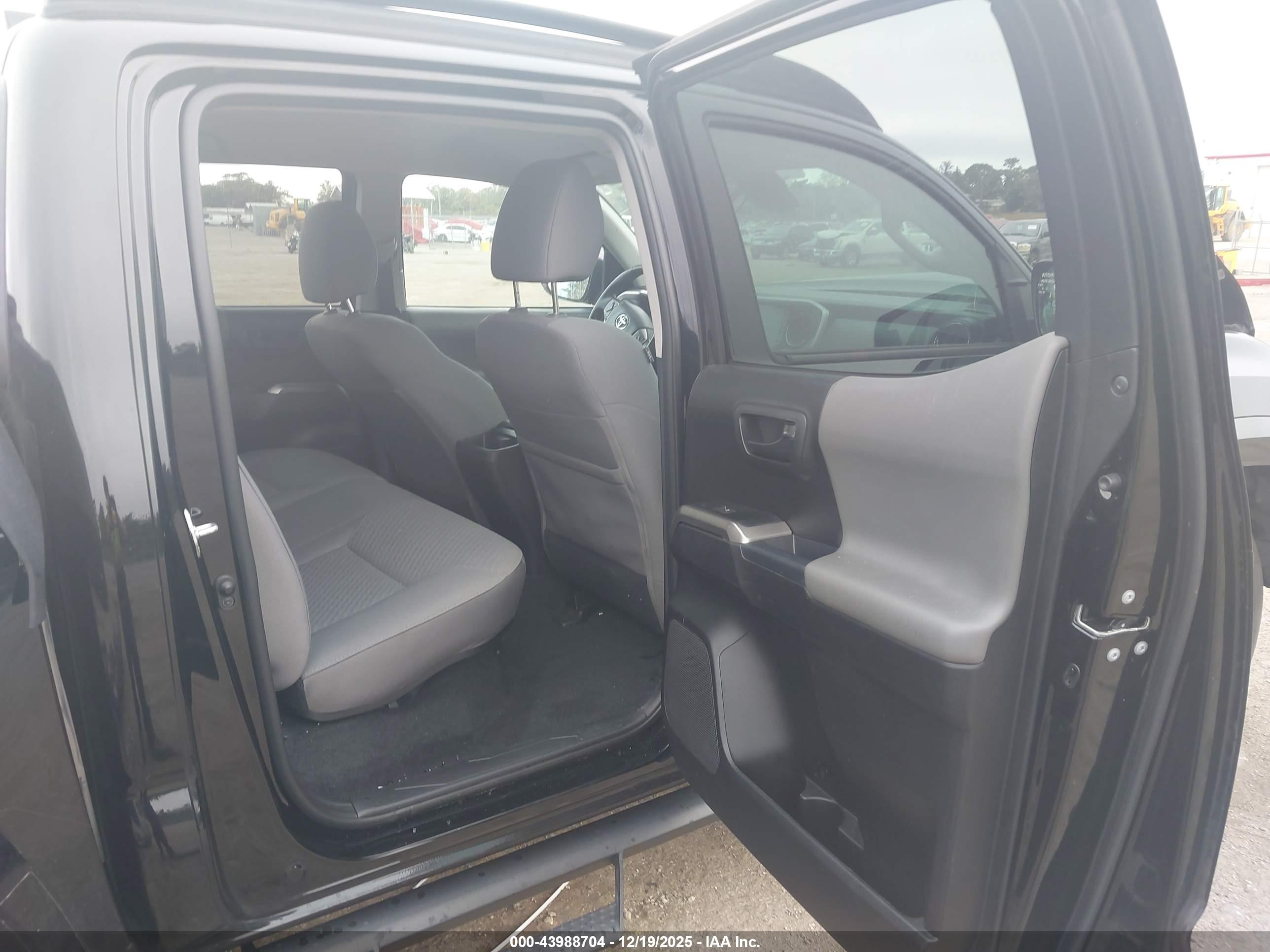 TOYOTA TACOMA image 8