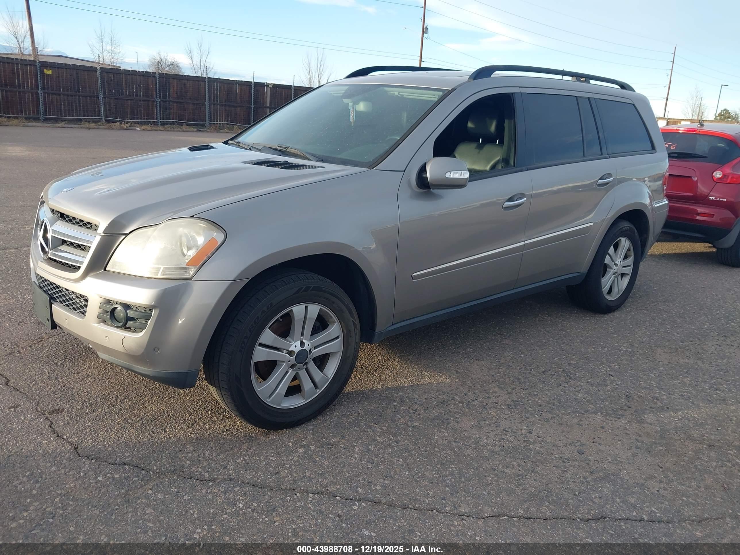 MERCEDES-BENZ GL image 2