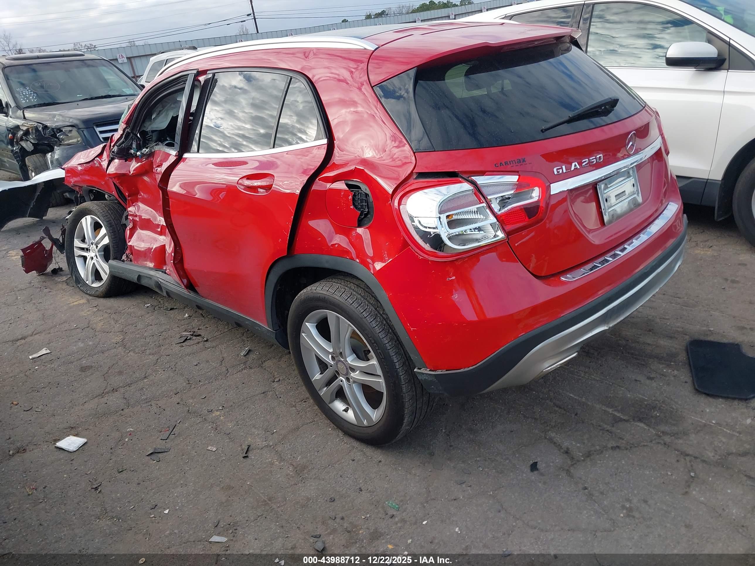 MERCEDES-BENZ GLA image 3