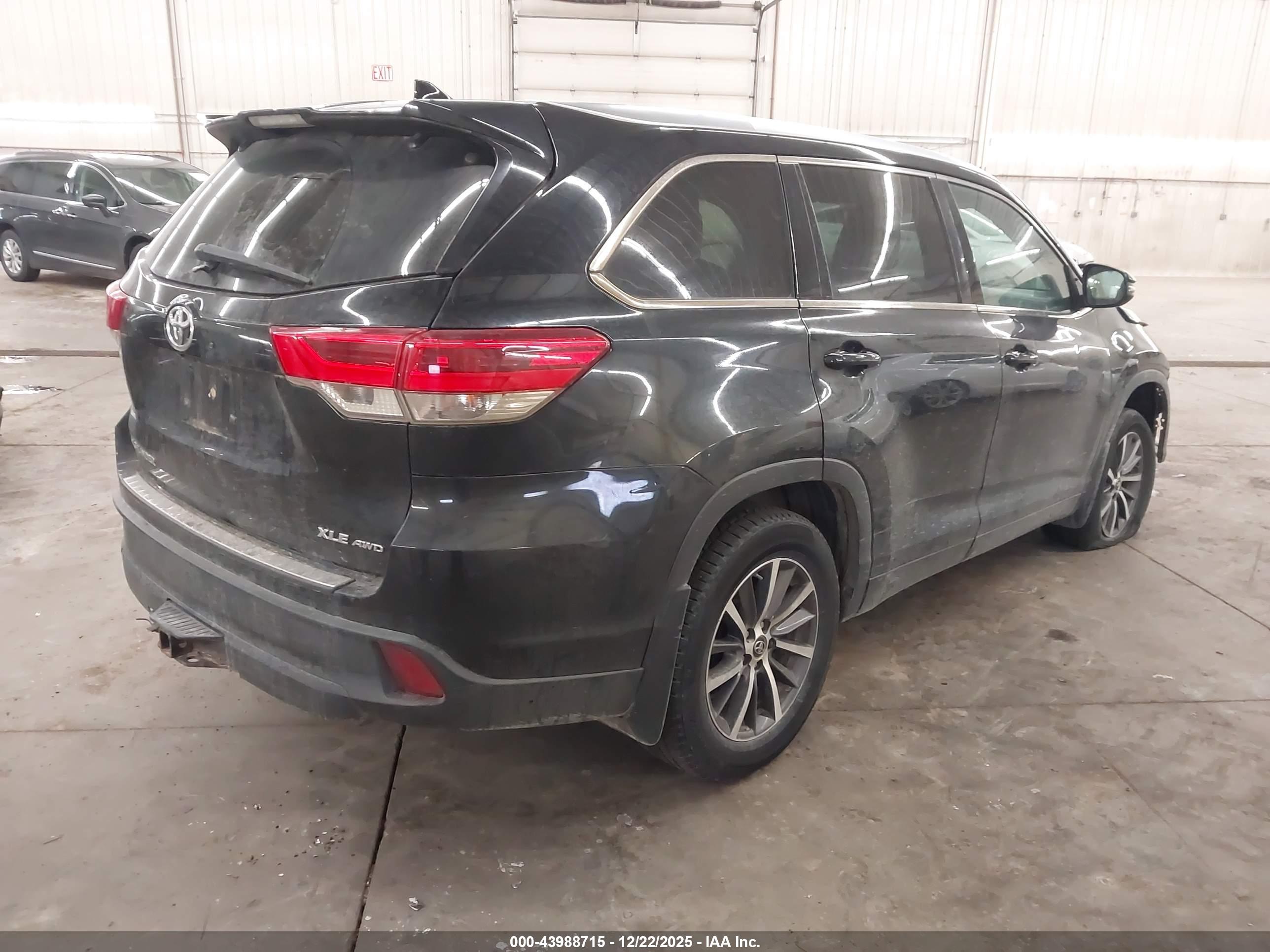 TOYOTA HIGHLANDER image 4