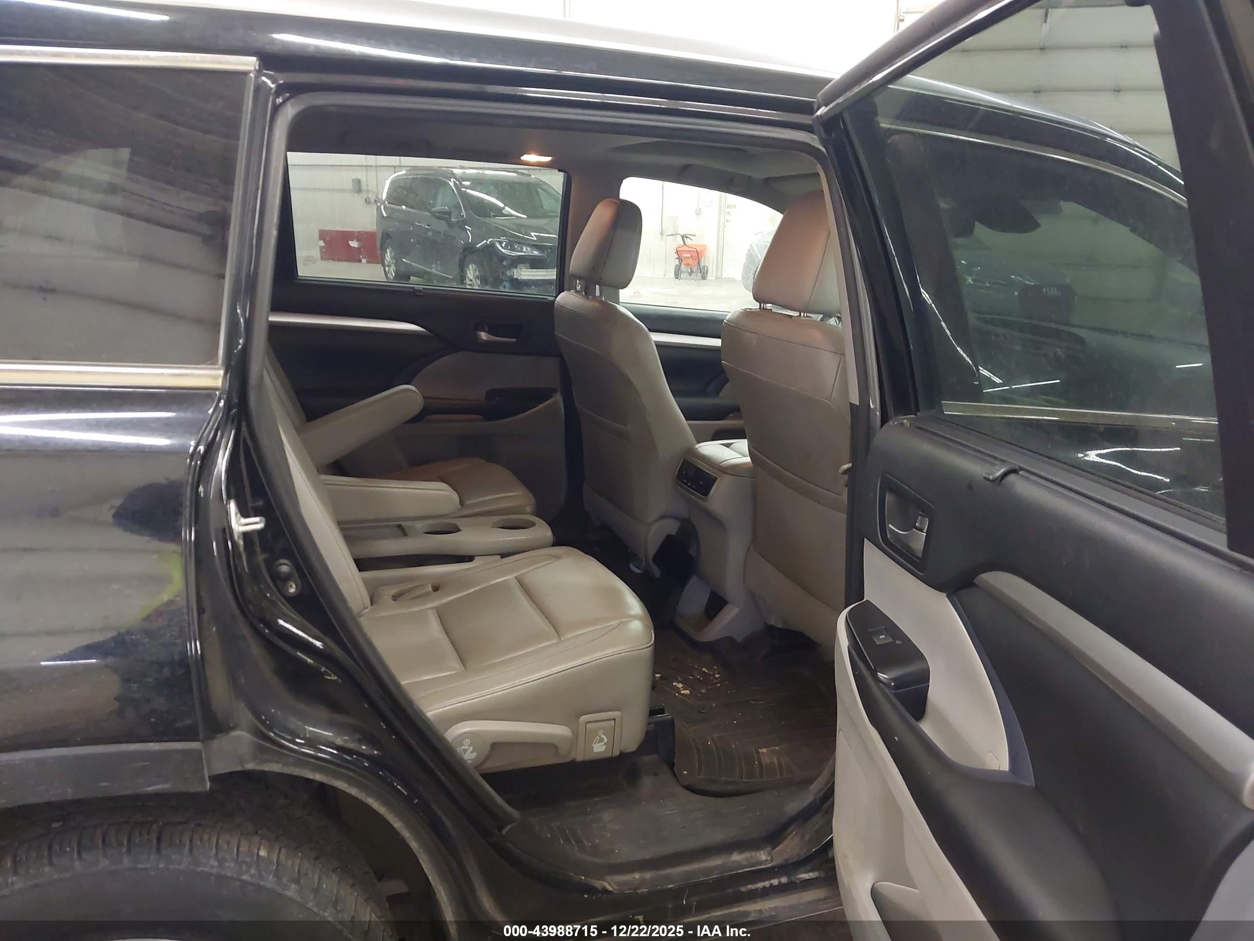 TOYOTA HIGHLANDER image 8