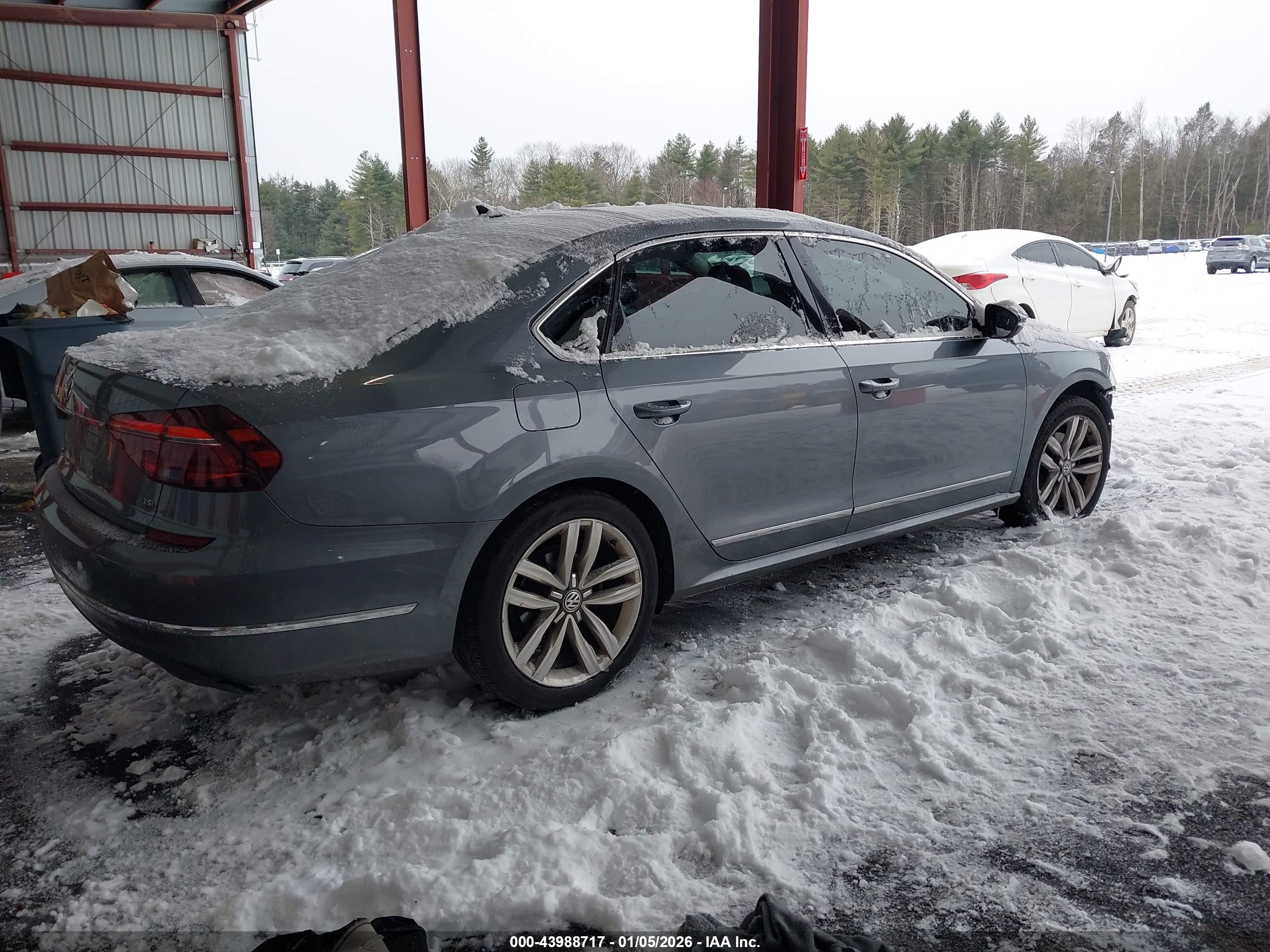 VOLKSWAGEN PASSAT image 4