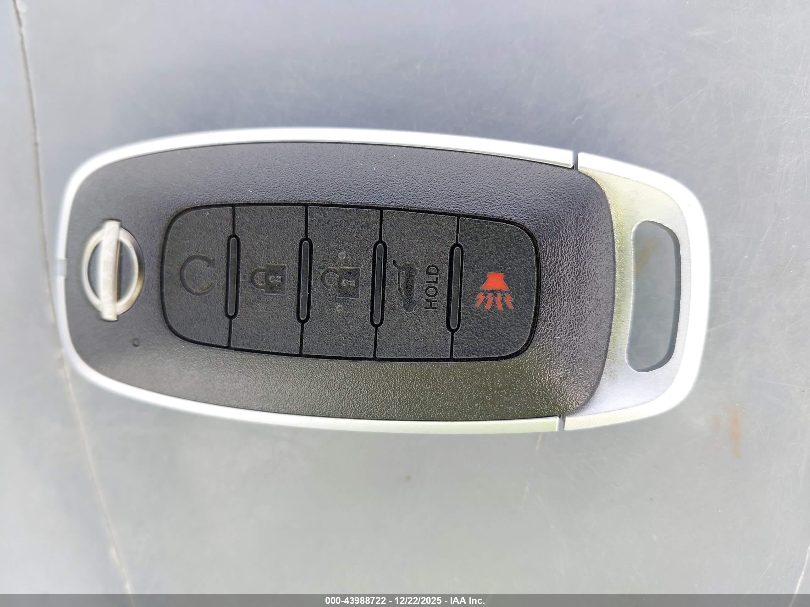 NISSAN ROGUE image 11