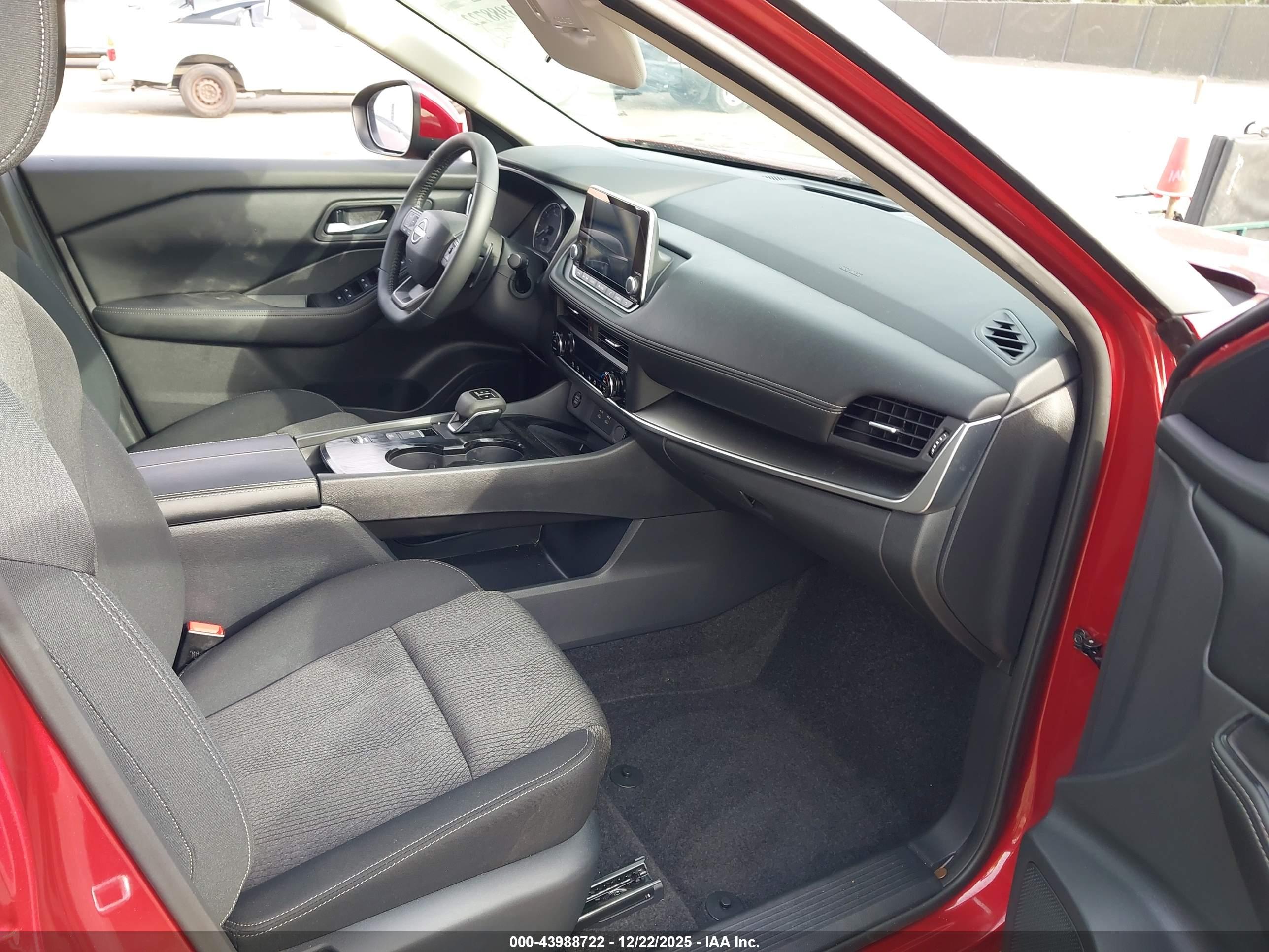 NISSAN ROGUE image 5