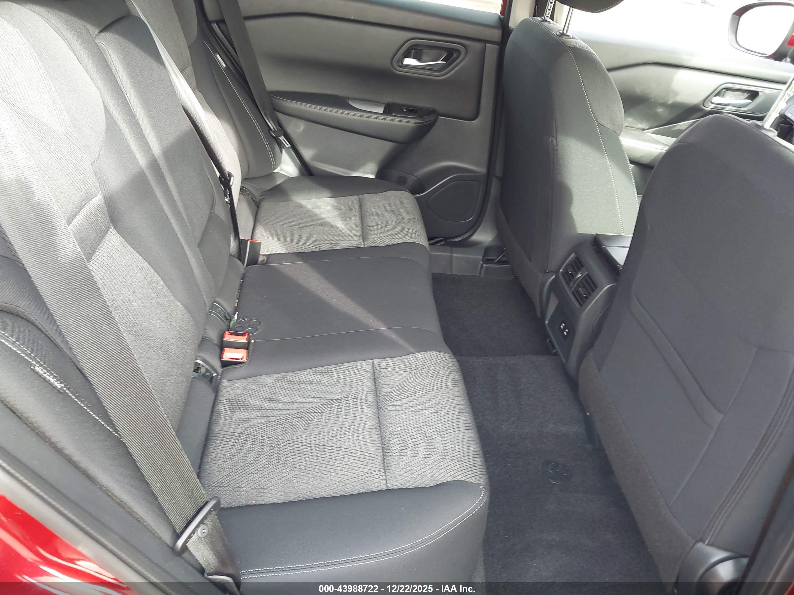 NISSAN ROGUE image 8