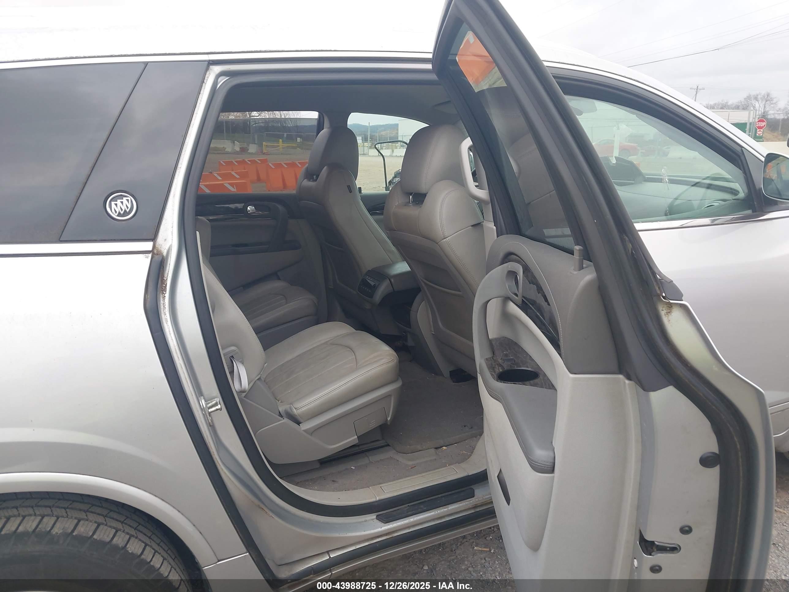 BUICK ENCLAVE image 8