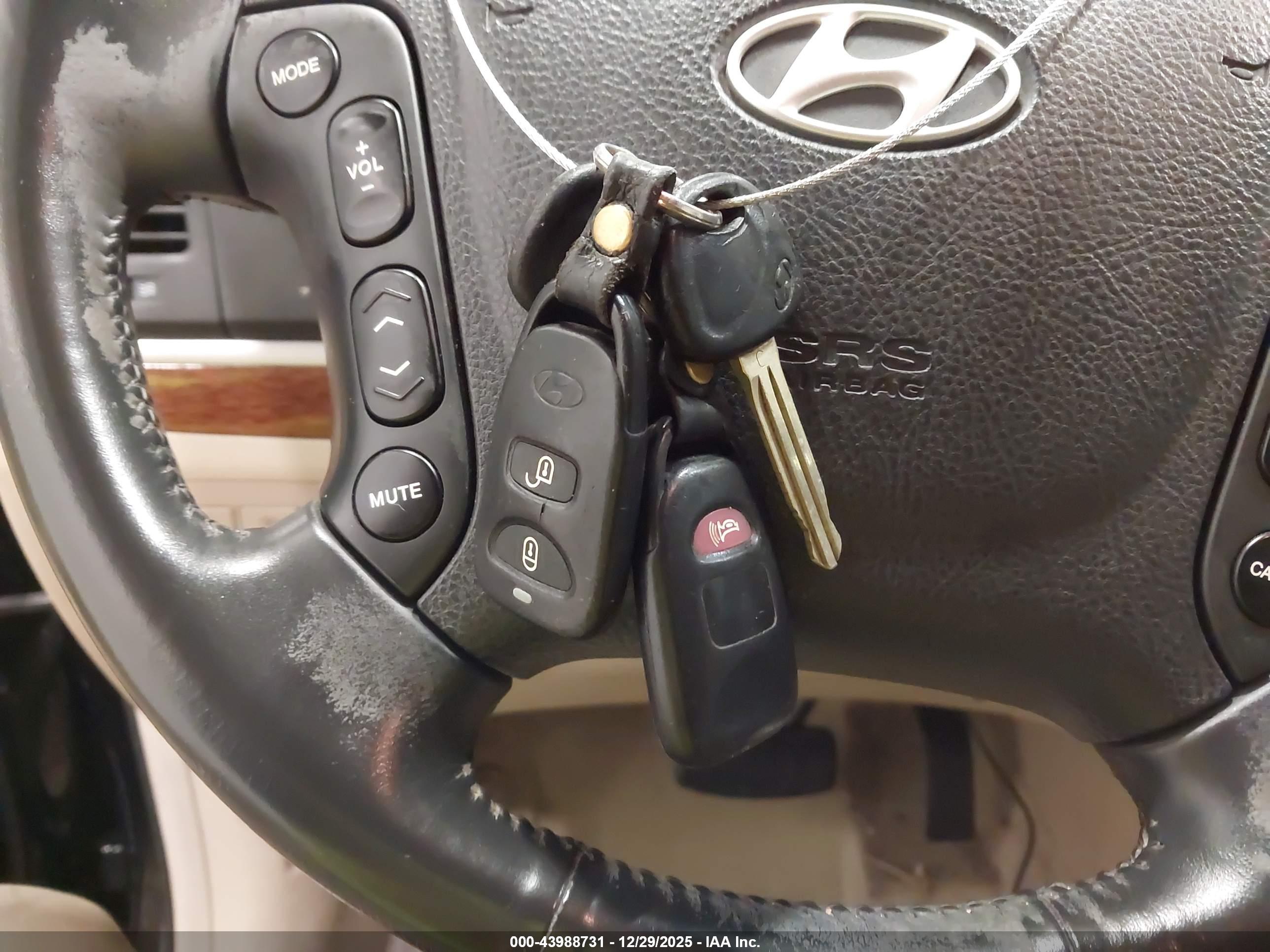 HYUNDAI SANTA image 11