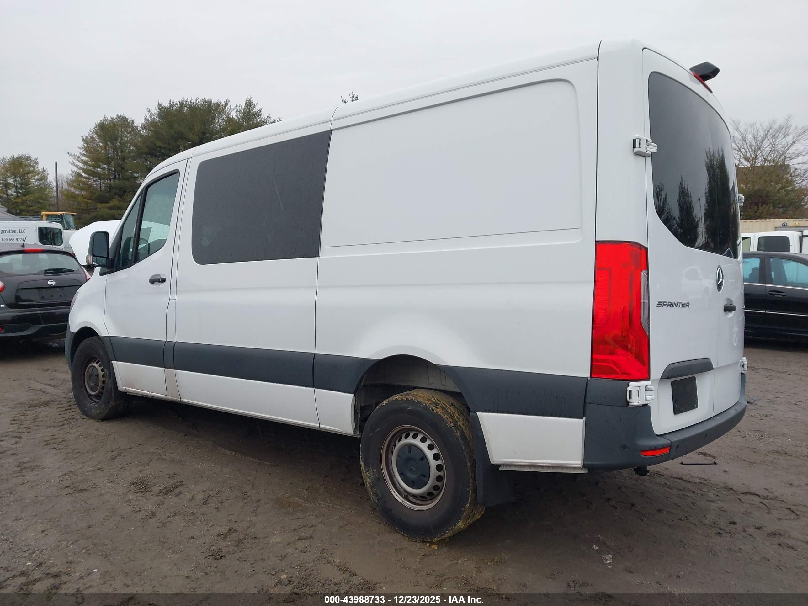 MERCEDES-BENZ SPRINTER image 3