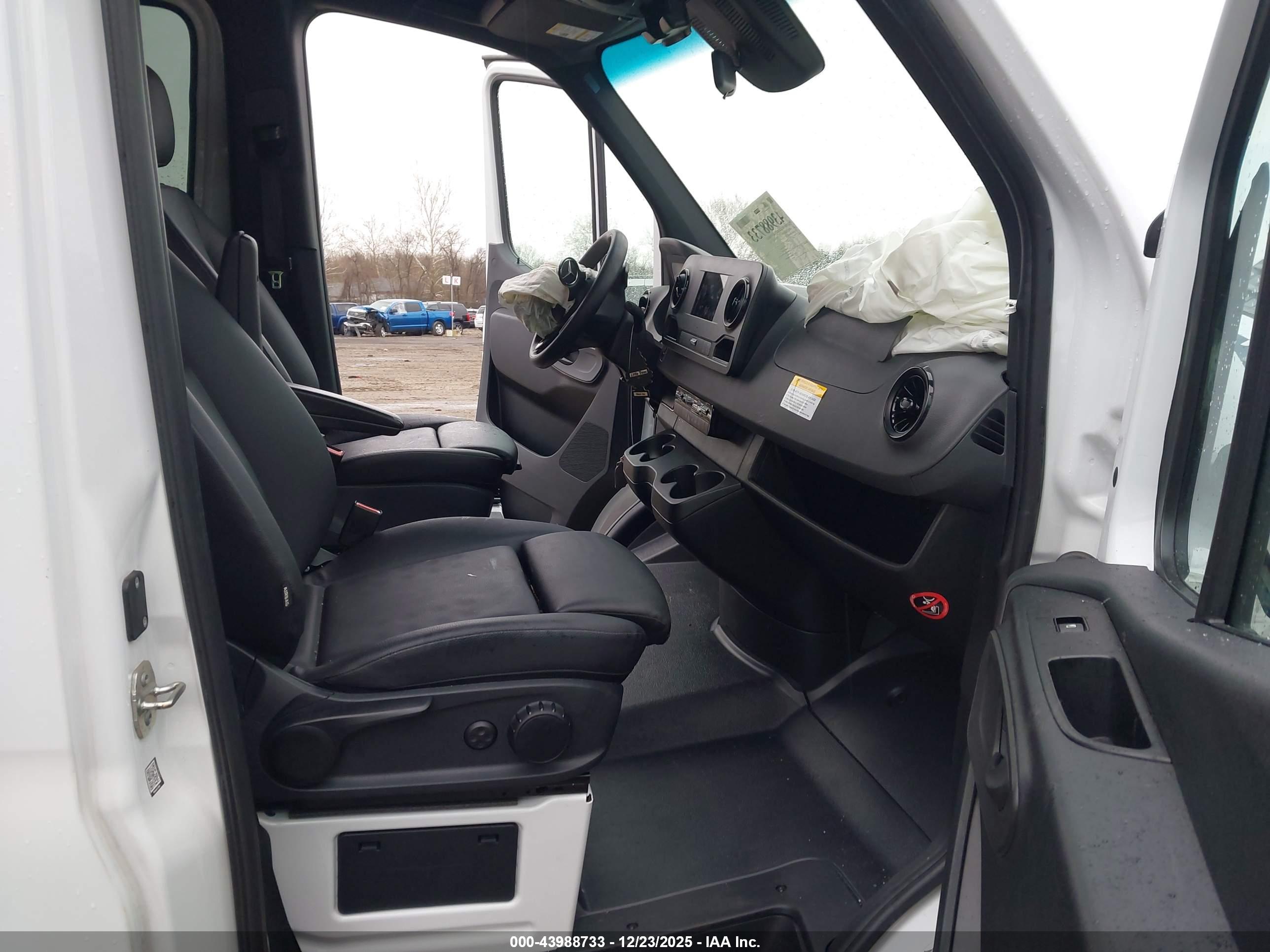 MERCEDES-BENZ SPRINTER image 5