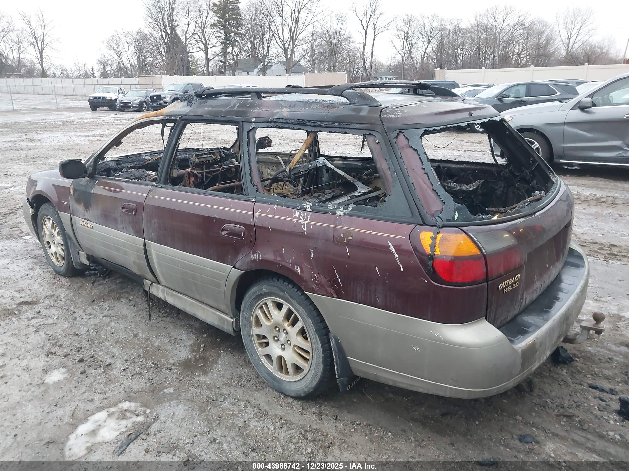 SUBARU OUTBACK image 3