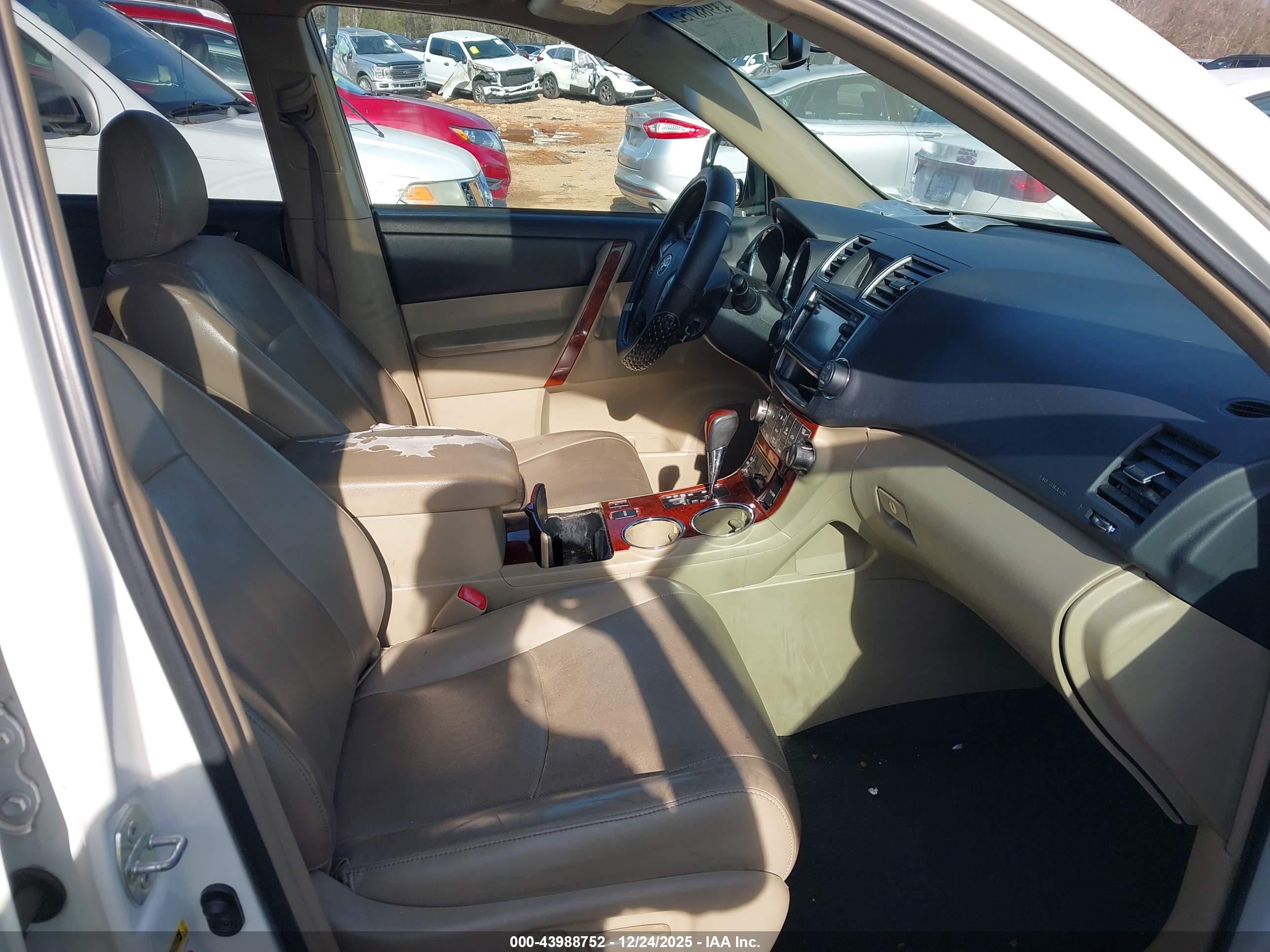 TOYOTA HIGHLANDER image 5