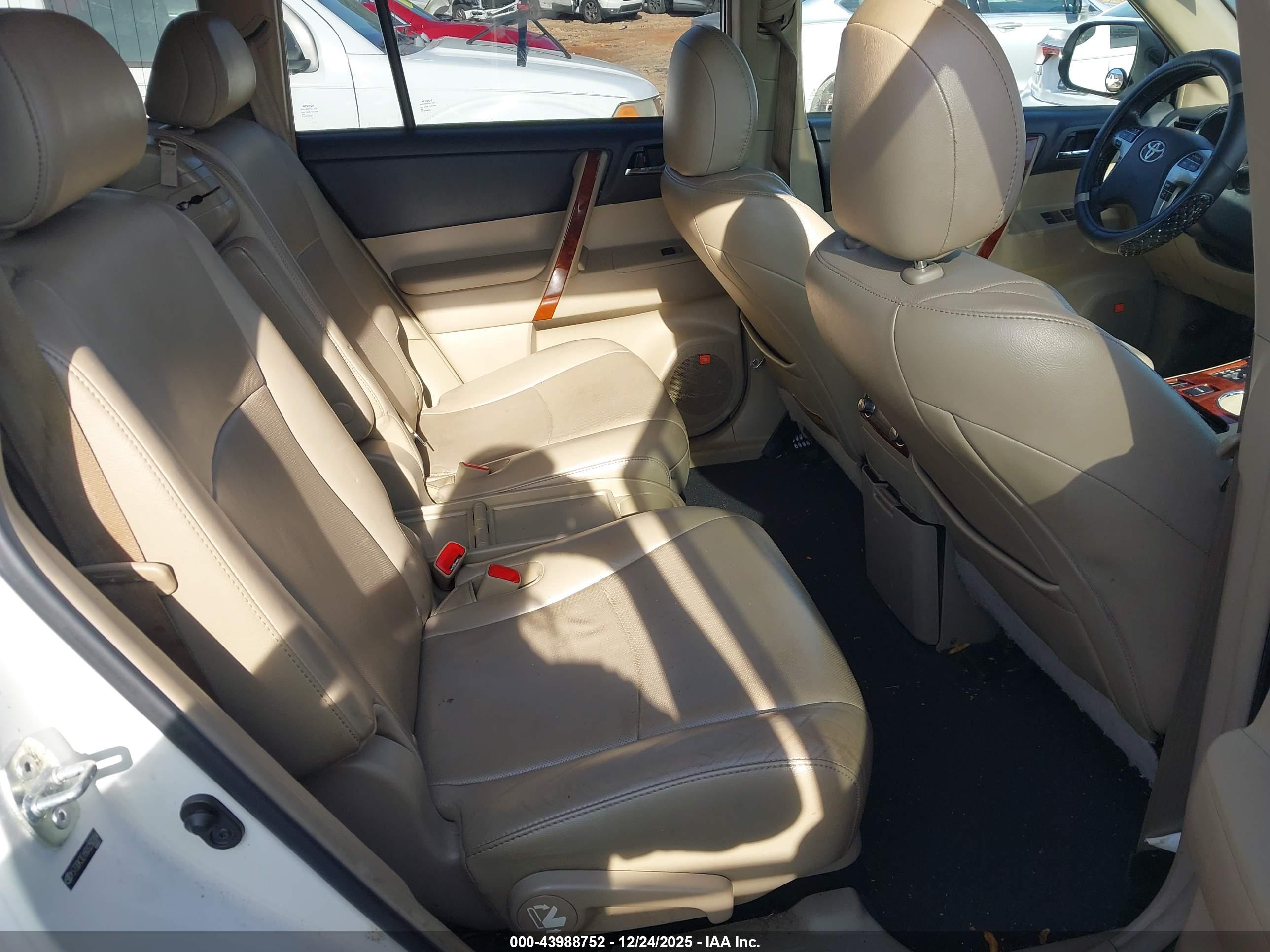 TOYOTA HIGHLANDER image 8