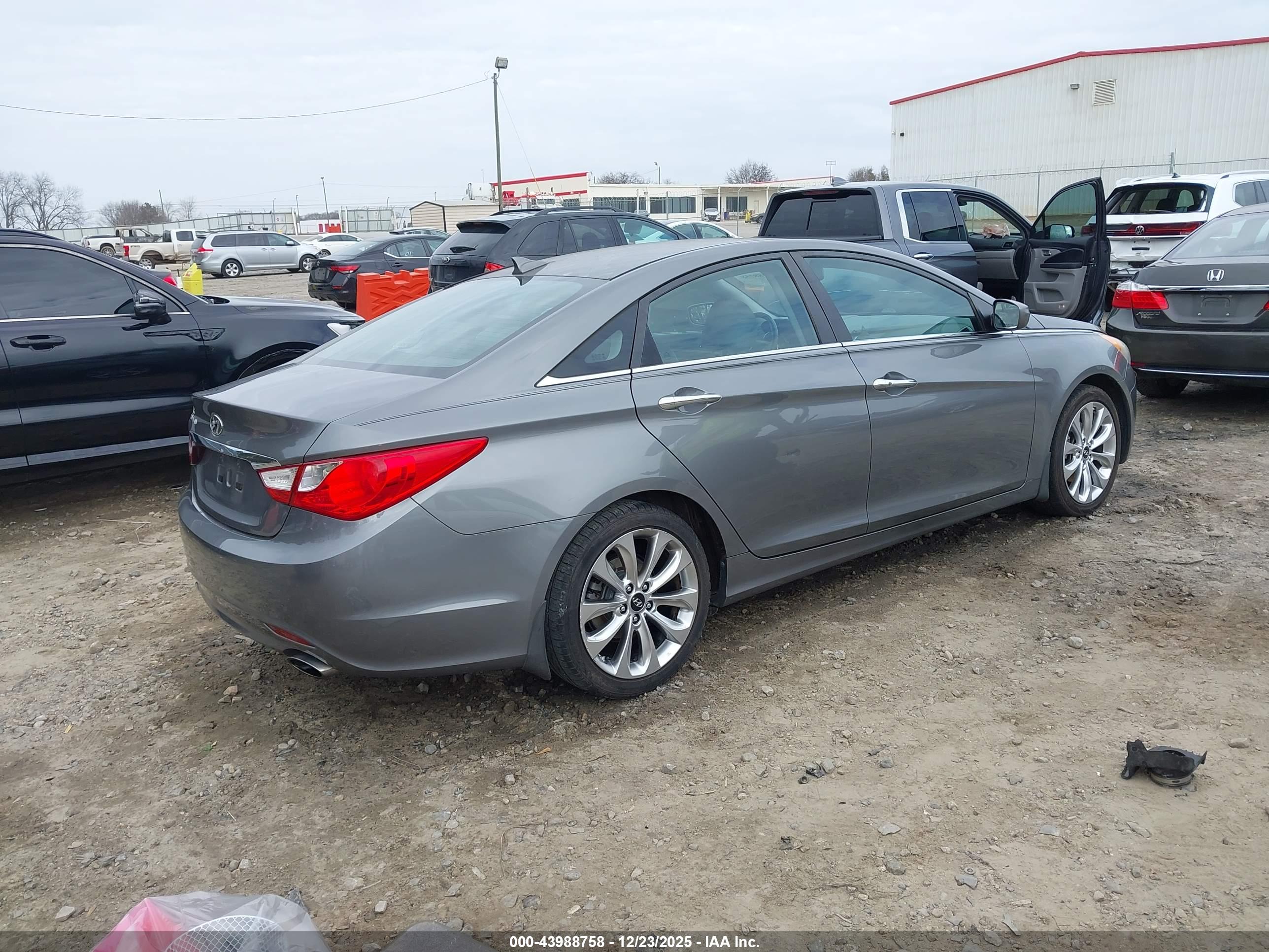 HYUNDAI SONATA image 4