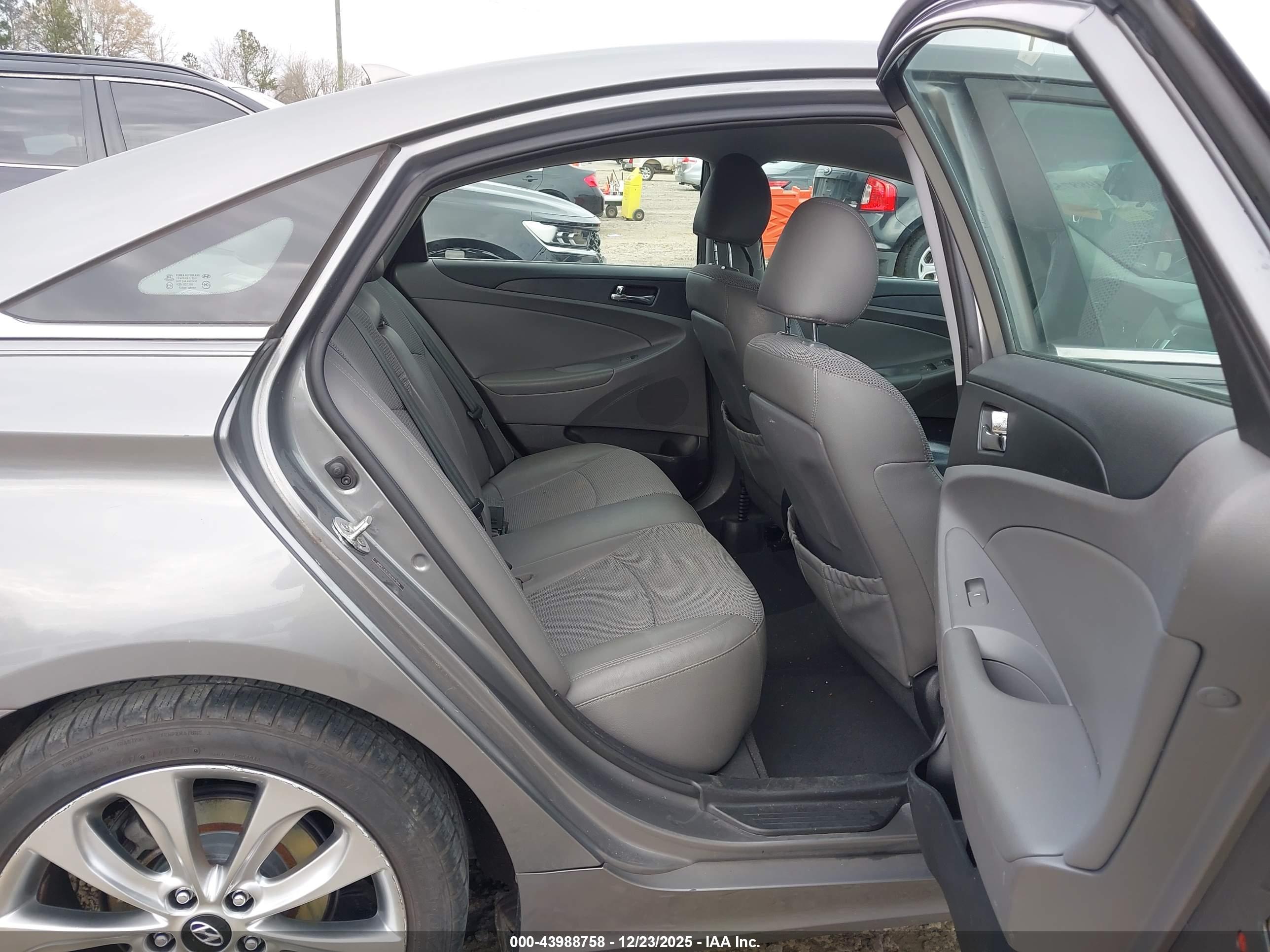 HYUNDAI SONATA image 8