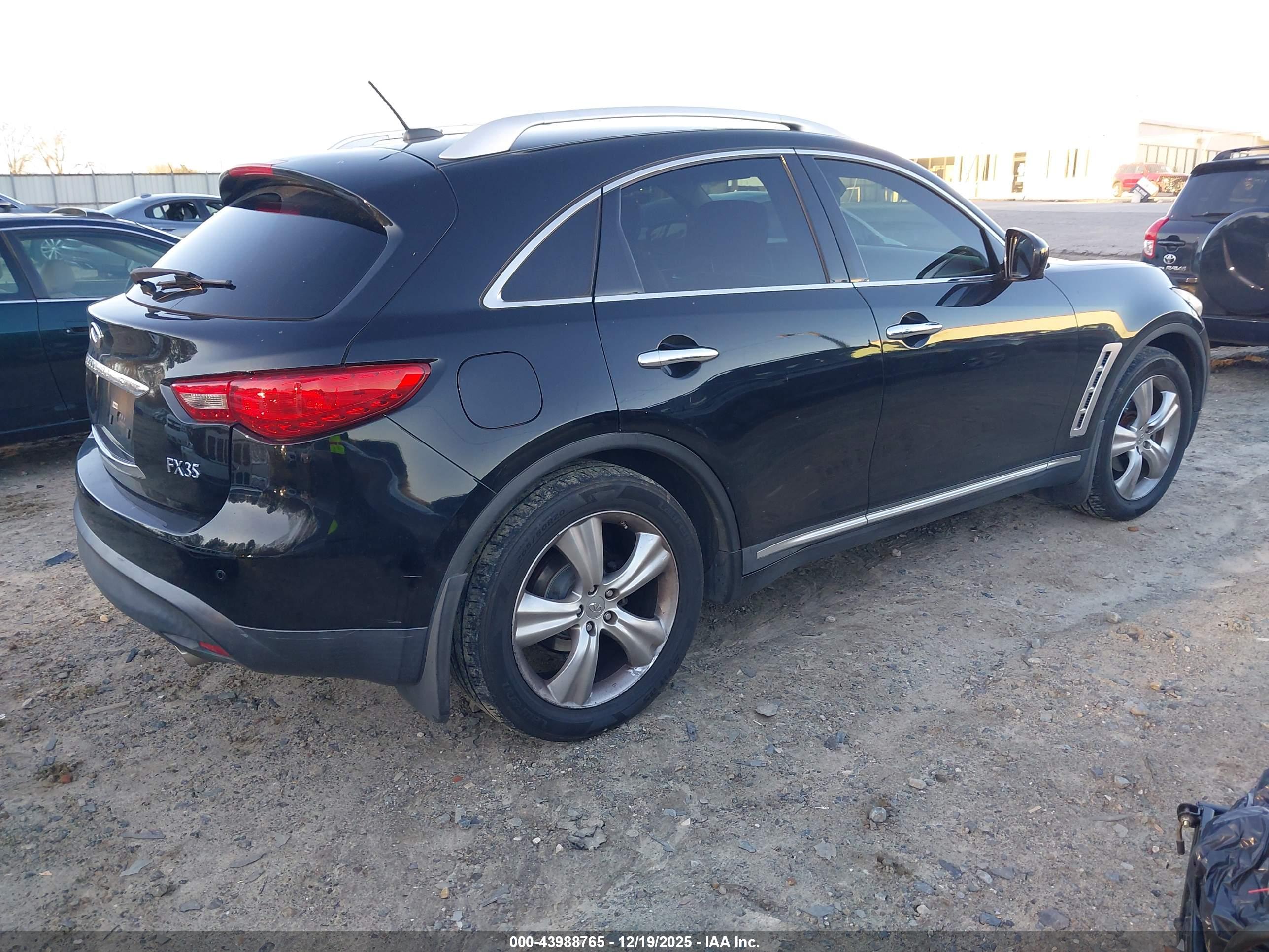 INFINITI FX35 image 4