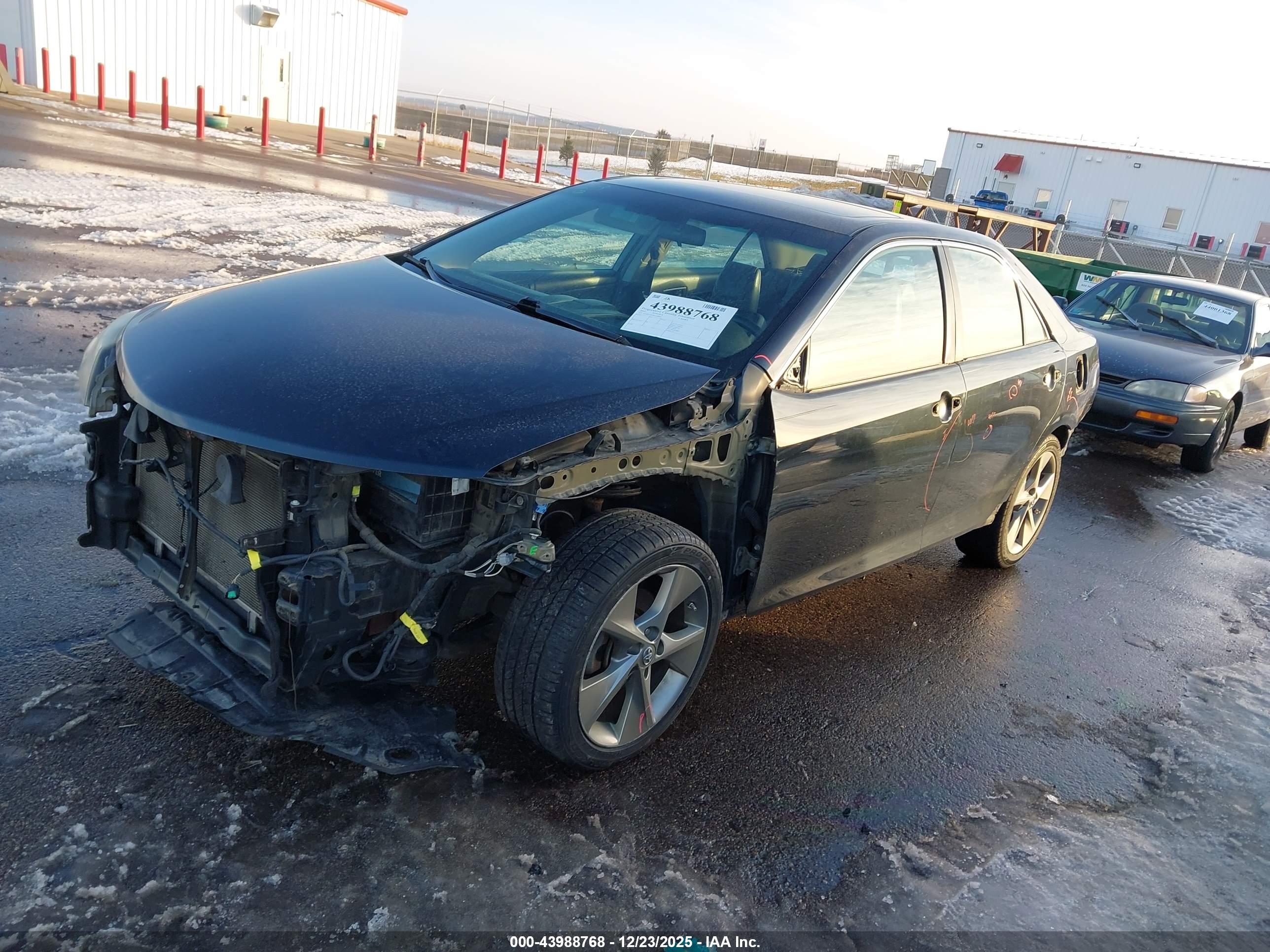 TOYOTA CAMRY image 2