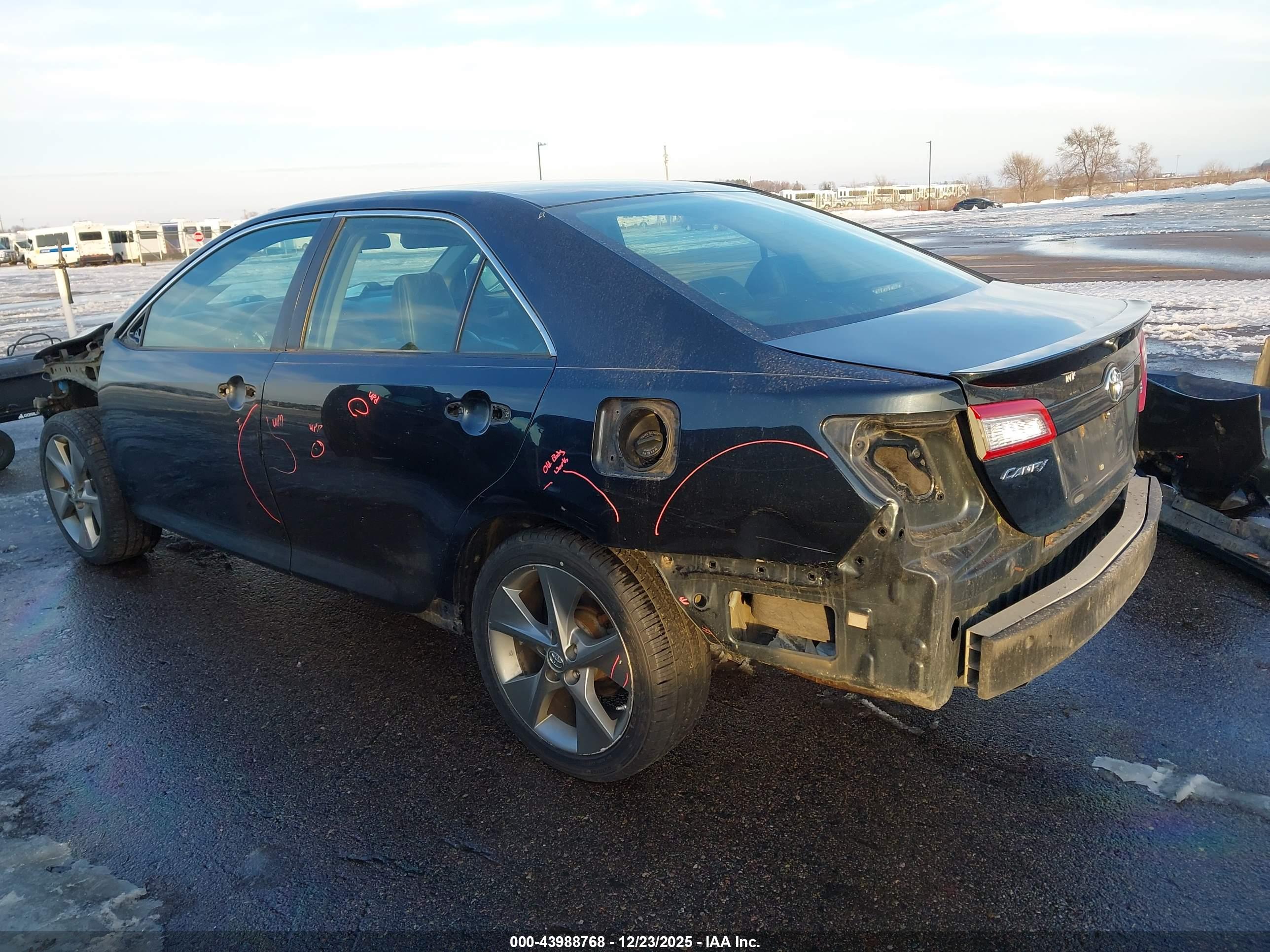 TOYOTA CAMRY image 3