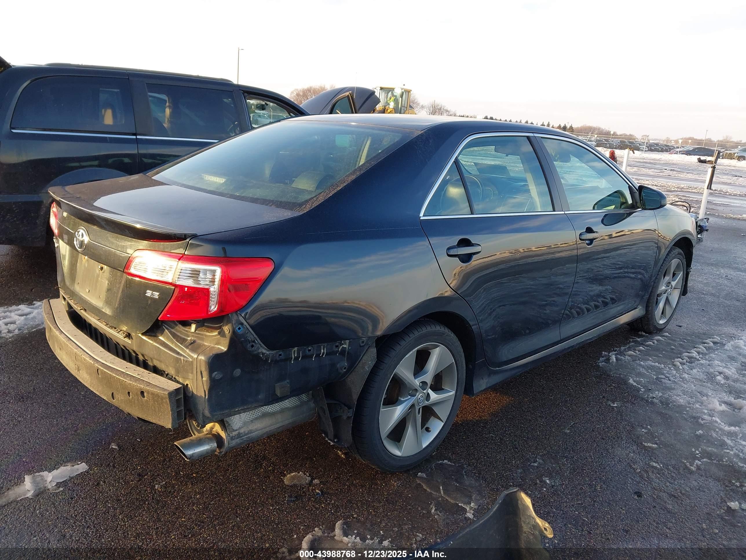 TOYOTA CAMRY image 4
