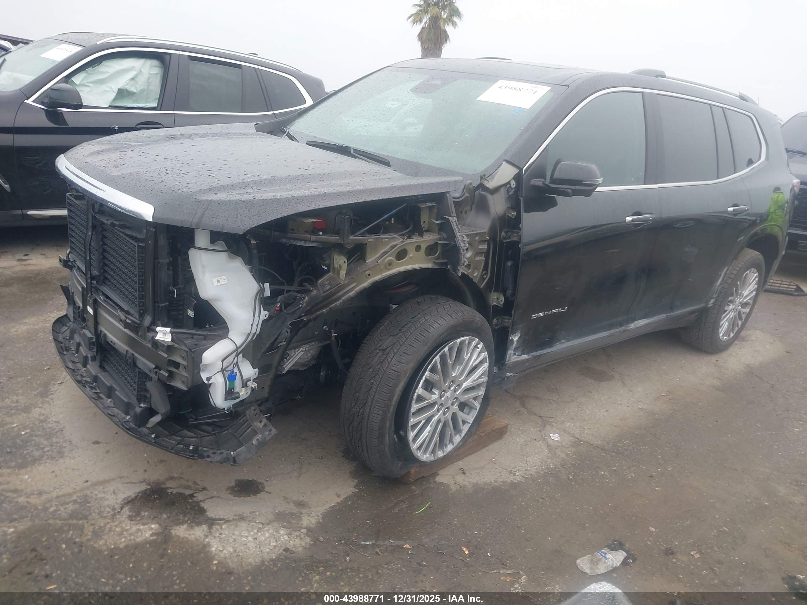 GMC ACADIA image 2