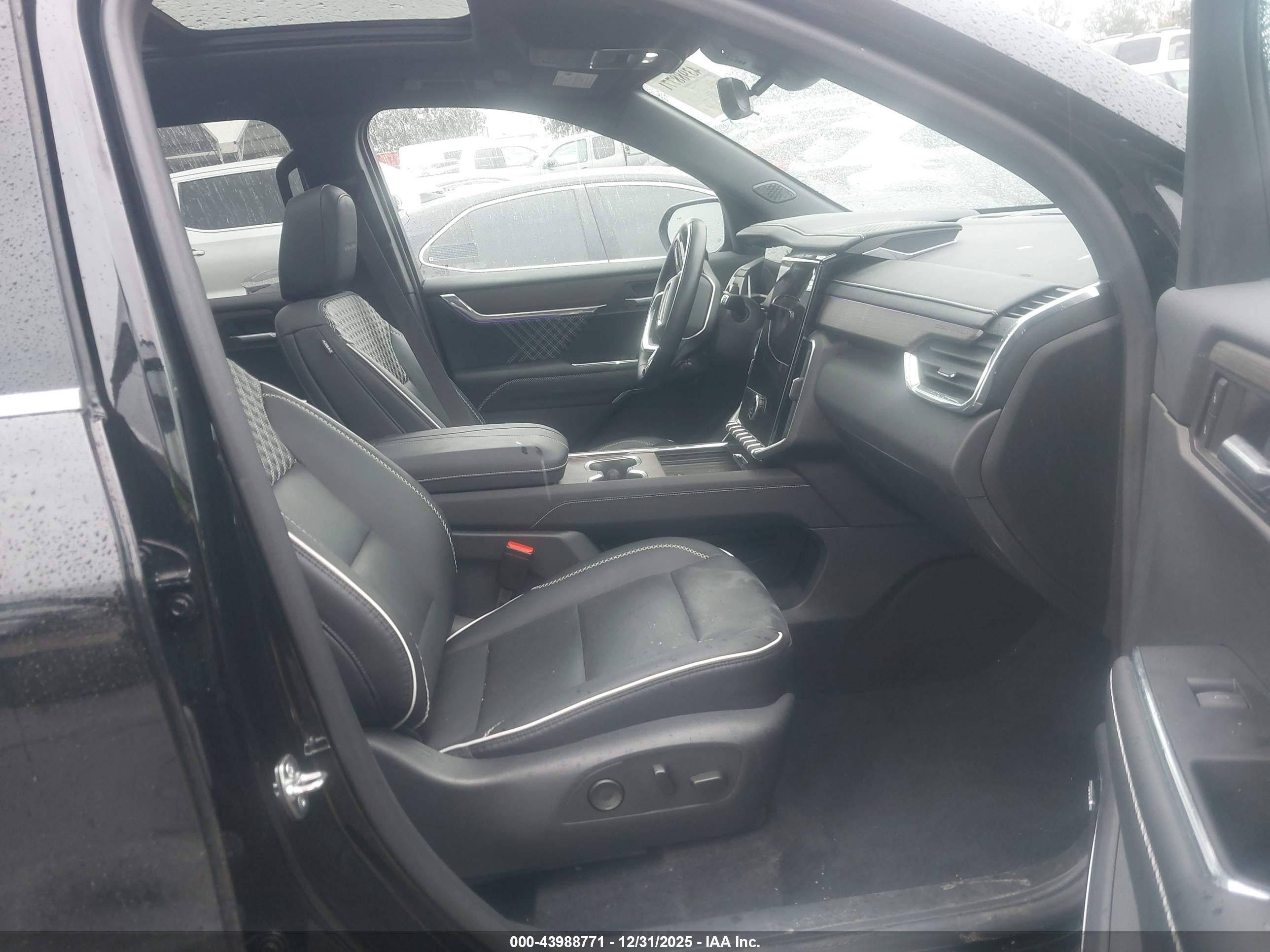 GMC ACADIA image 5