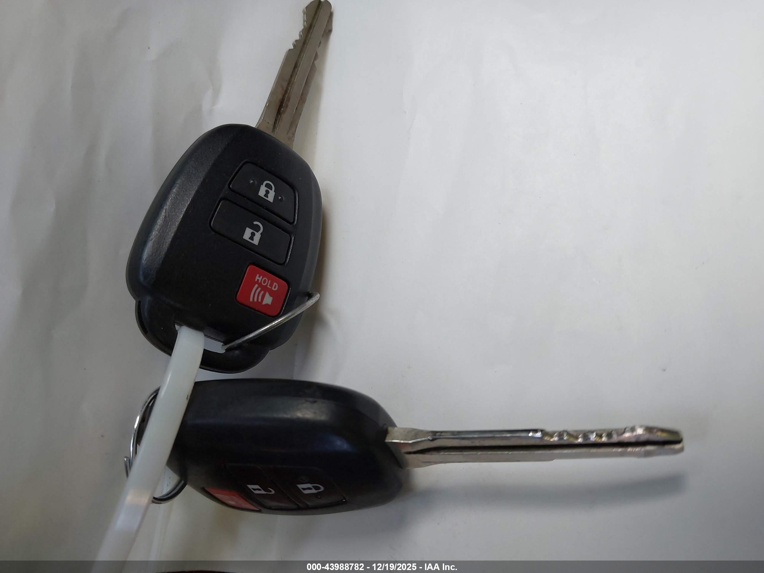 TOYOTA PRIUS image 11
